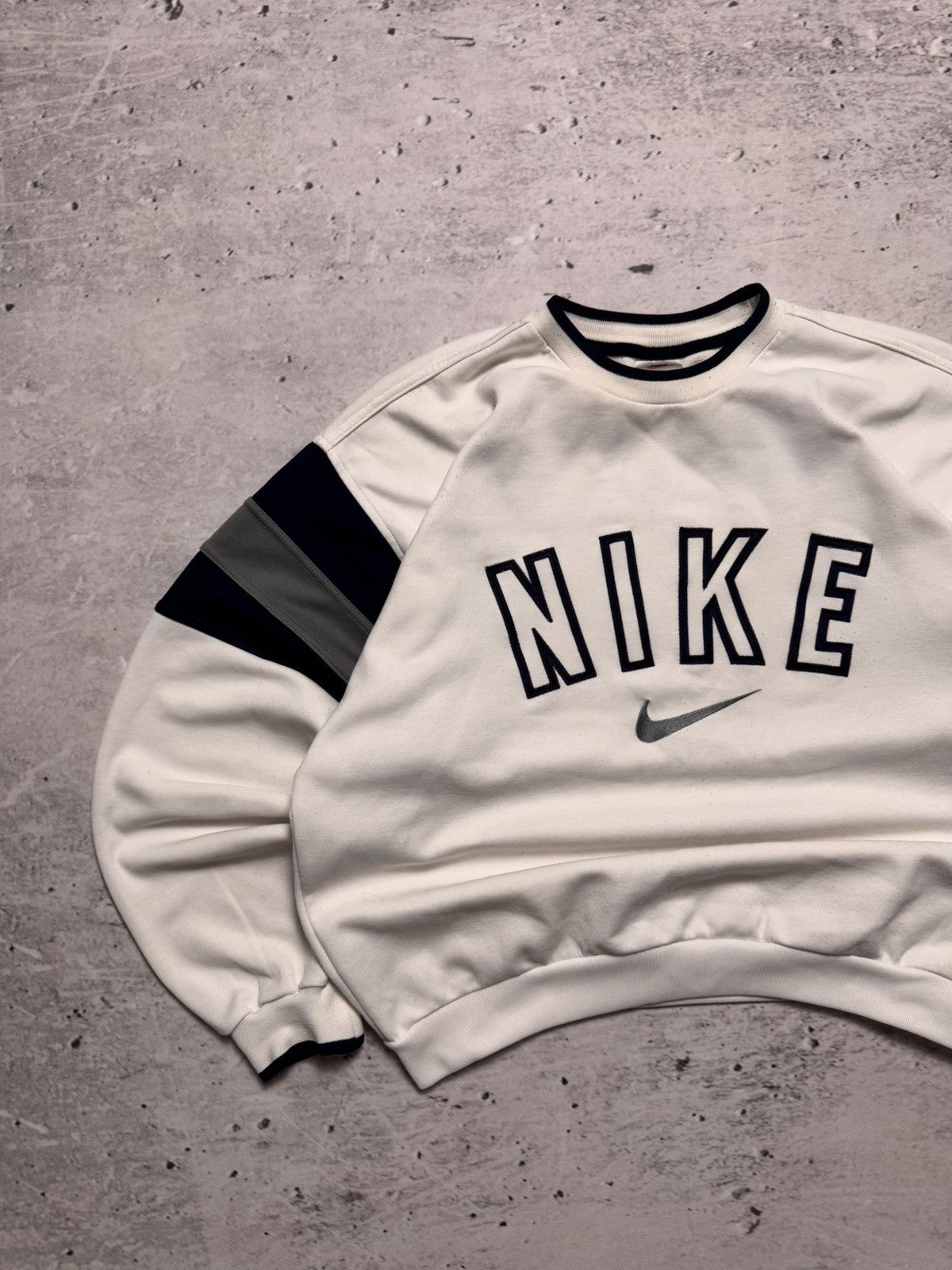 Nike × Vintage NIKE VINTAGE CENTER LOGO OVERSIZE BOXY SWEATSHIRT Size US M / EU 48-50 / 2 - 2 Thumbnail