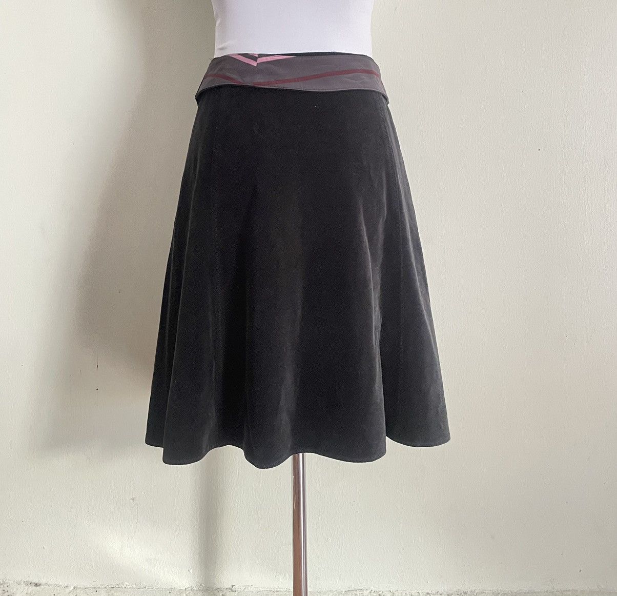 Burberry Burberry Plain Black Skirt Size 28" / US 6 / IT 42 - 2 Thumbnail