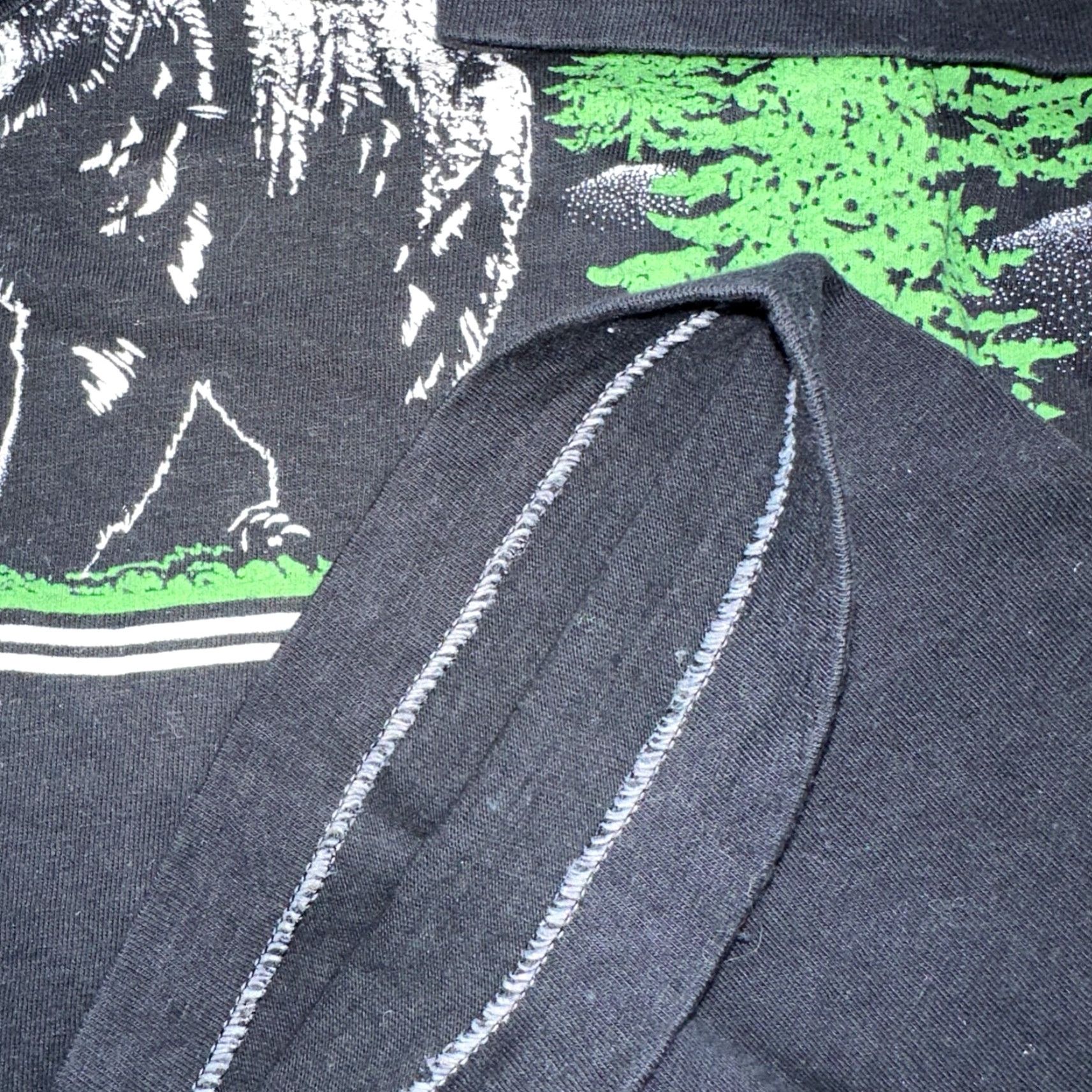 Vintage VINTAGE Bear Mountain Montana Sherrys T Shirt Black 80s Moon Nature Animal Crew Neck L Men Short Sleeve Size US L / EU 52-54 / 3 - 4 Thumbnail