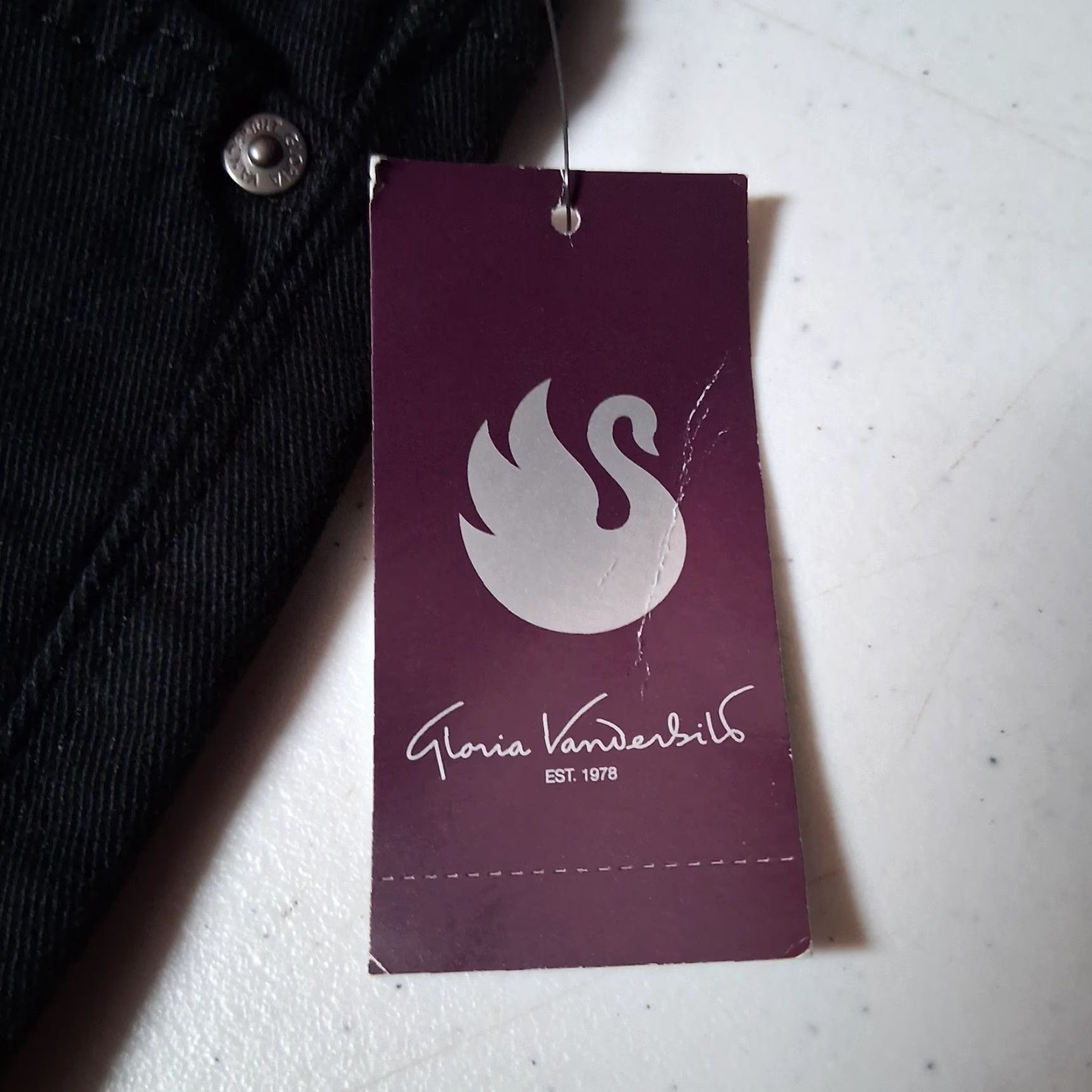Gloria Vanderbilt VINTAGE Gloria Vanderbilt Amanda Jeans Short Black Stretch Tapered 8 SHORT 30" Inseam 5-Pocket Womens Jeans Men? No. Size 30" / US 8 / IT 44 - 5 Thumbnail