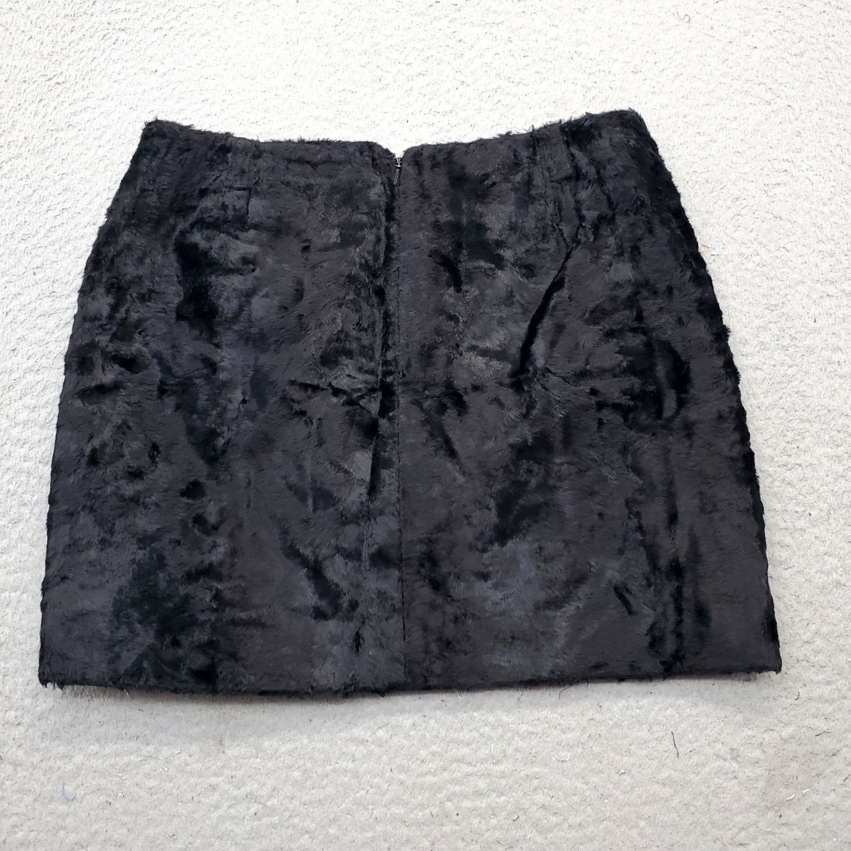 Karen Millen Karen Millen Mini Skirt Womens Size 10 Black Faux Fur Lined Low Waist Back Zip Size 32" / US 10 / IT 46 - 2 Thumbnail