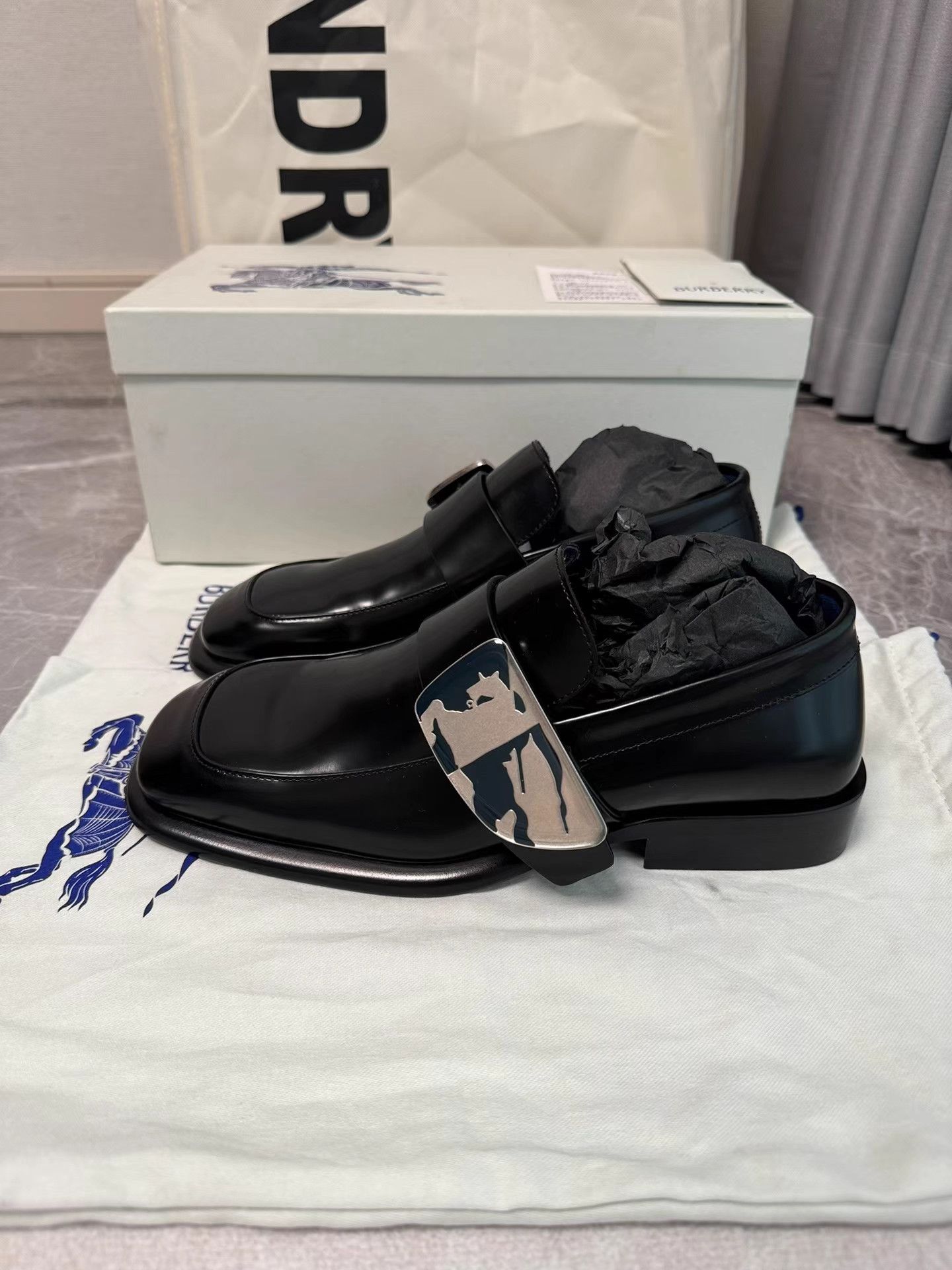 Burberry Burberry Shield Loafers K6 Size US 7 / IT 37 - 1 Thumbnail