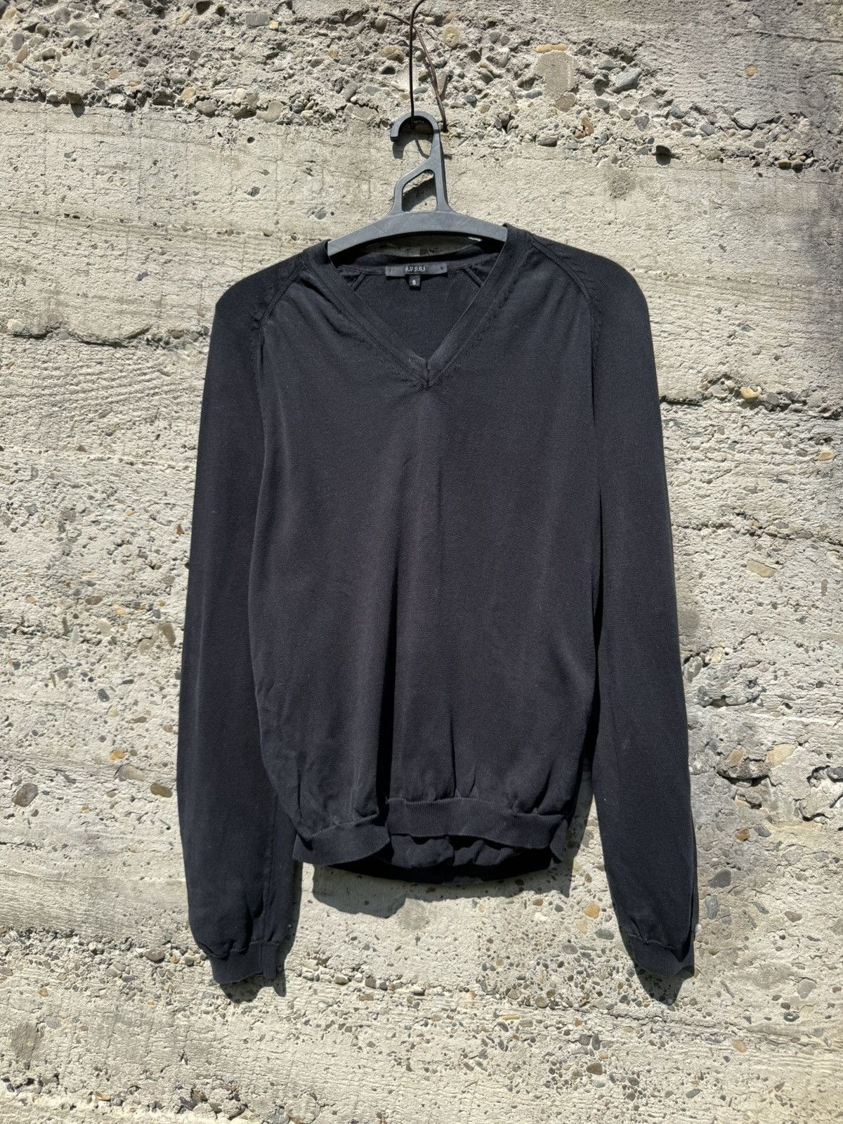 Gucci Vintage Gucci Silk V-neck Sweater Size US S / EU 44-46 / 1 - 1 Thumbnail
