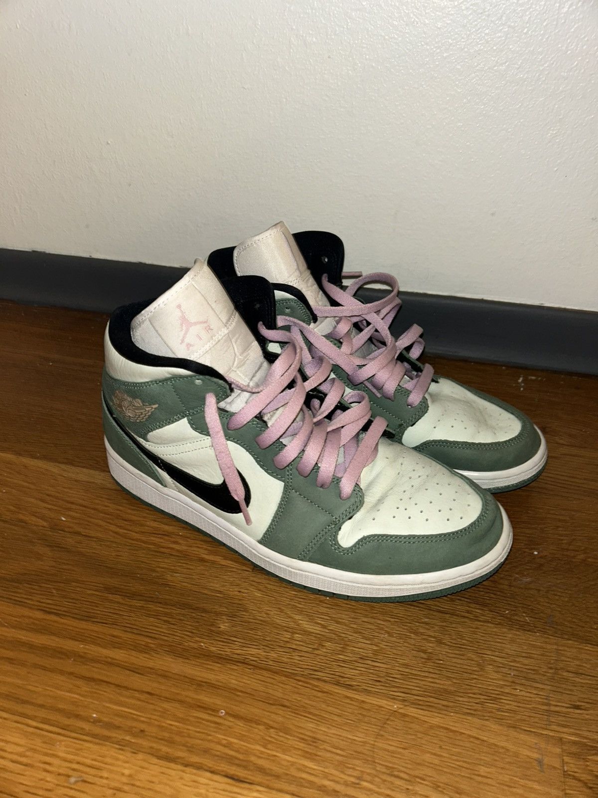 Jordan Brand × Nike Jordan 1 Dutch Green mids Size US 9.5 / EU 42-43 - 2 Thumbnail