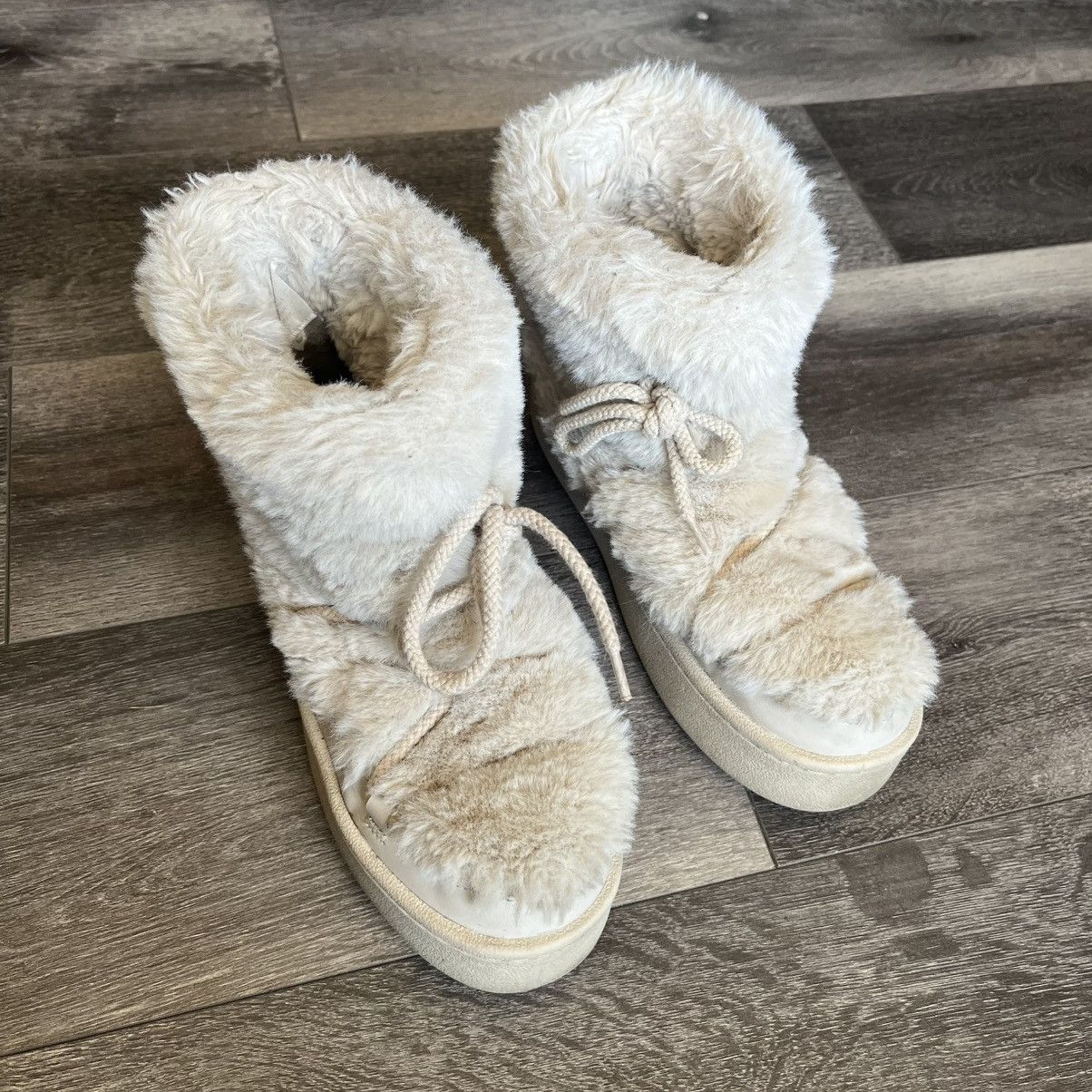 H&M H&M Warm-Lined Snow Fur Boots Women’s Size 7 Beige Rare Size US 7 / IT 37 - 1 Thumbnail