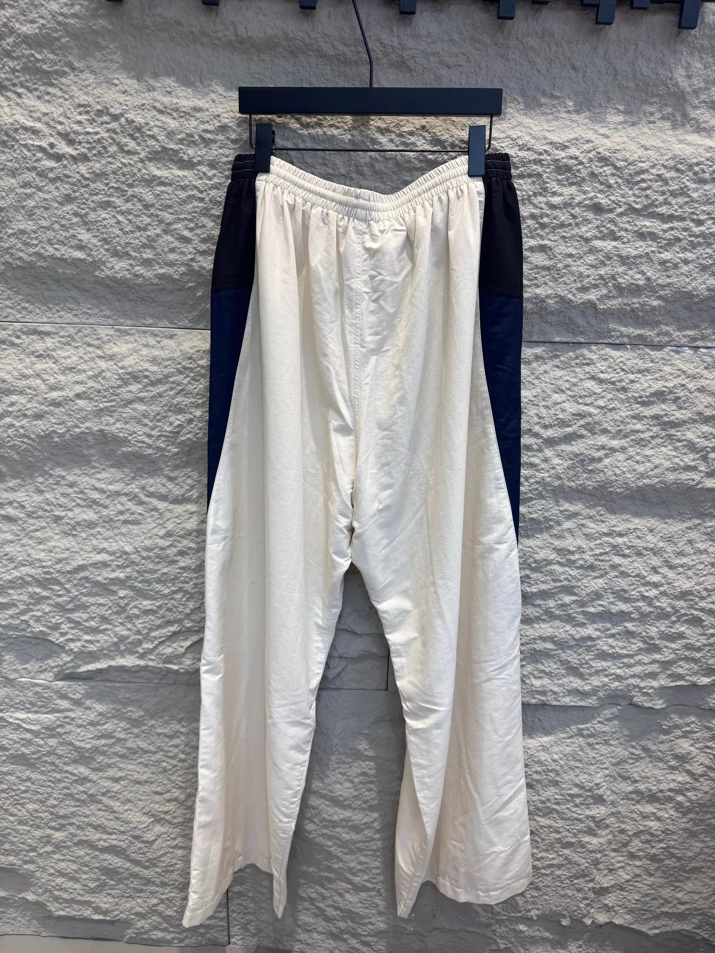 Balenciaga Balenciaga 23FW 3B Colorblock Track Pants Beige/Black Pants Size 28" / US 6 / IT 42 - 3 Thumbnail