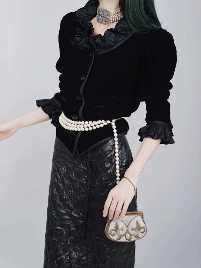 Yves Saint Laurent YSL 70s-80s Black Silk Velvet Silk Ruffled Cuffs Jacket Size S / US 4 / IT 40 - 3 Thumbnail