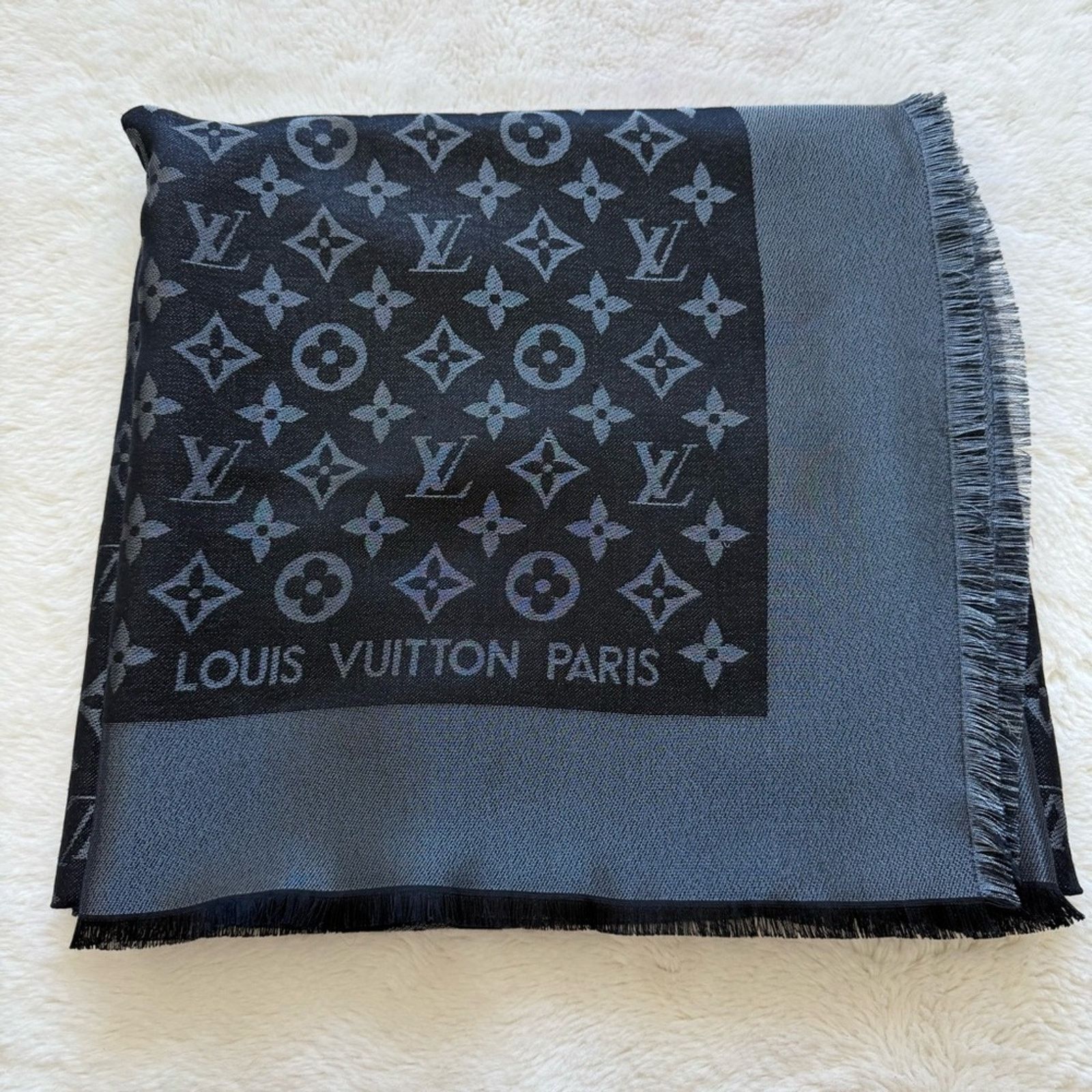 Louis Vuitton Louis Vuitton silk/wool sharf black and silver Retail 1200$ Size ONE SIZE - 1 Thumbnail