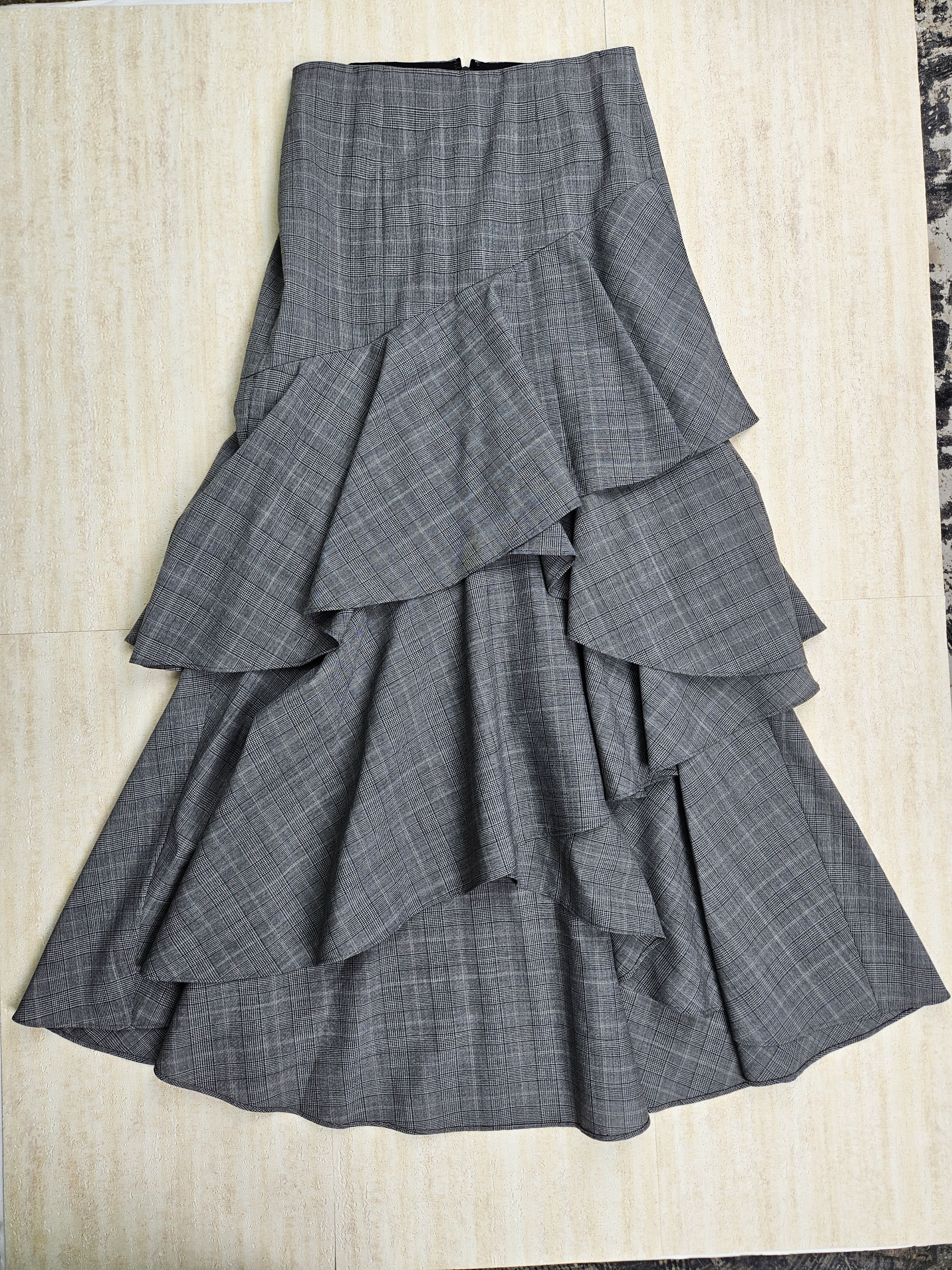 Alice + Olivia Grey Checkered Ruffles Layering Long Skirt Size 25" / US 0 / IT 36 - 1 Thumbnail