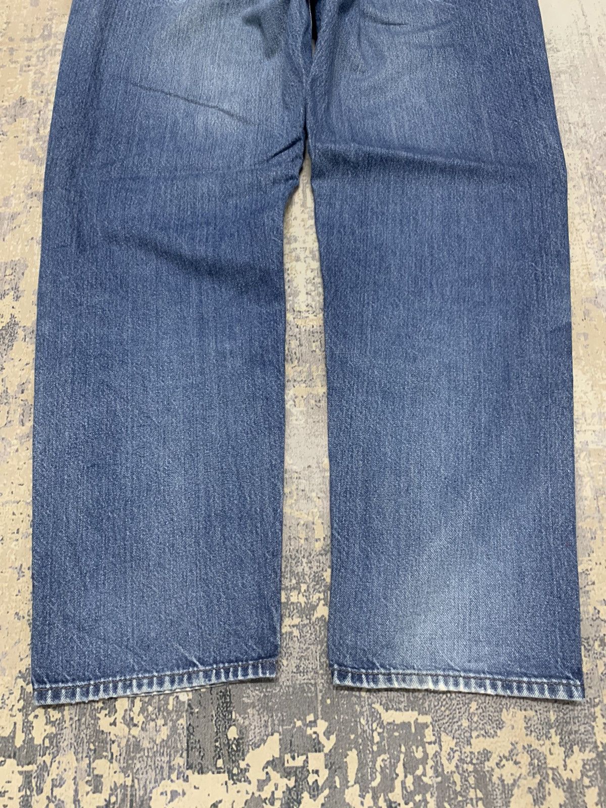 Japanese Brand Vintage Uniqlo Distressed Faded Blue Straight Leg Denim Jean Size US 35 - 12 Thumbnail