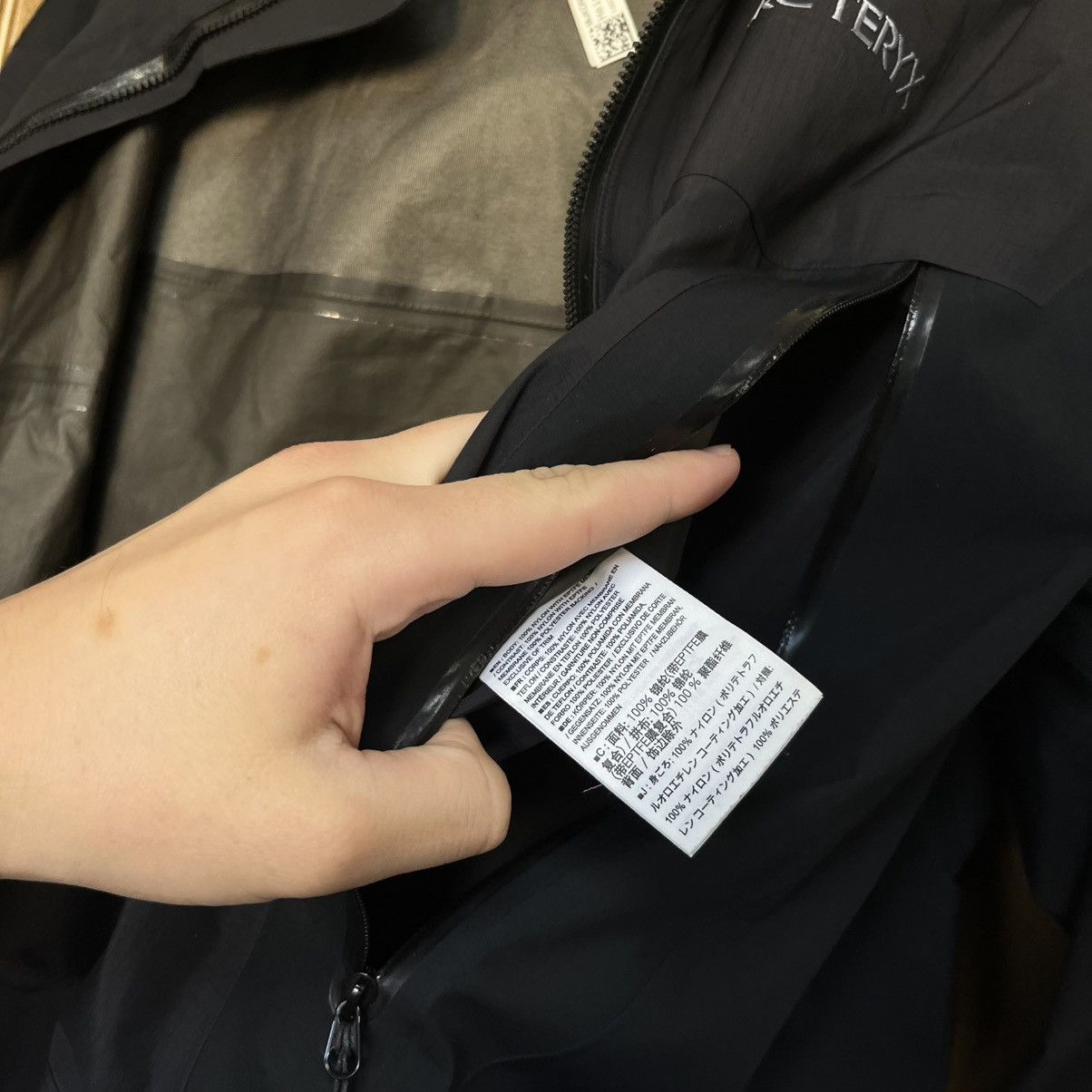 Arc'teryx Men's Arcteryx Beta Gore-Tex Jacket Size US XXL / EU 58 / 5 - 14 Thumbnail
