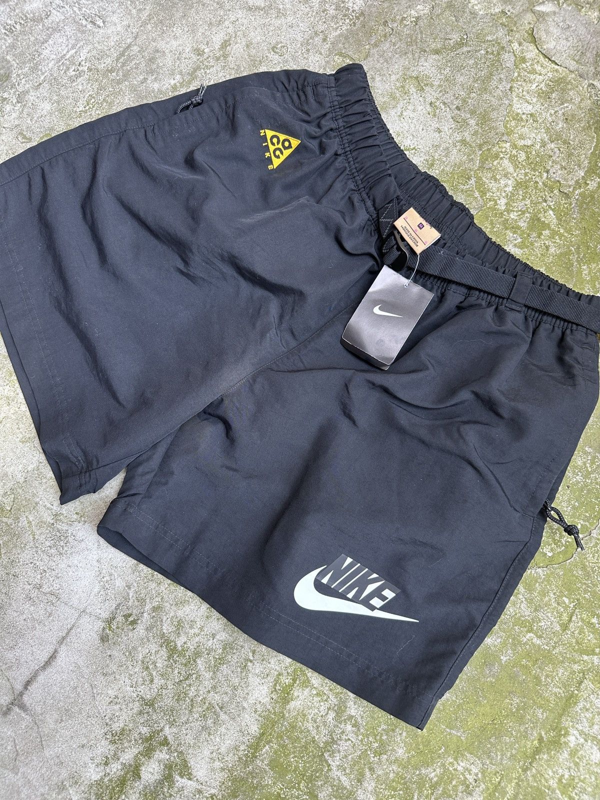 short nike acg