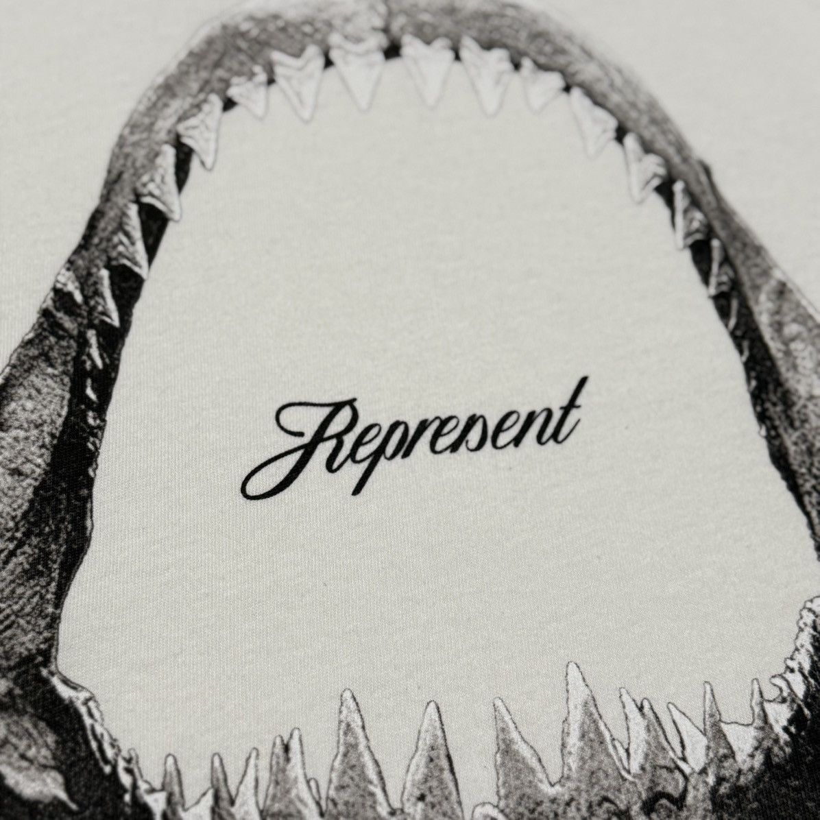 Represent Clo. Represent XS JAWS Shark Flat White Tee Size US XS / EU 42 / 0 - 4 Thumbnail