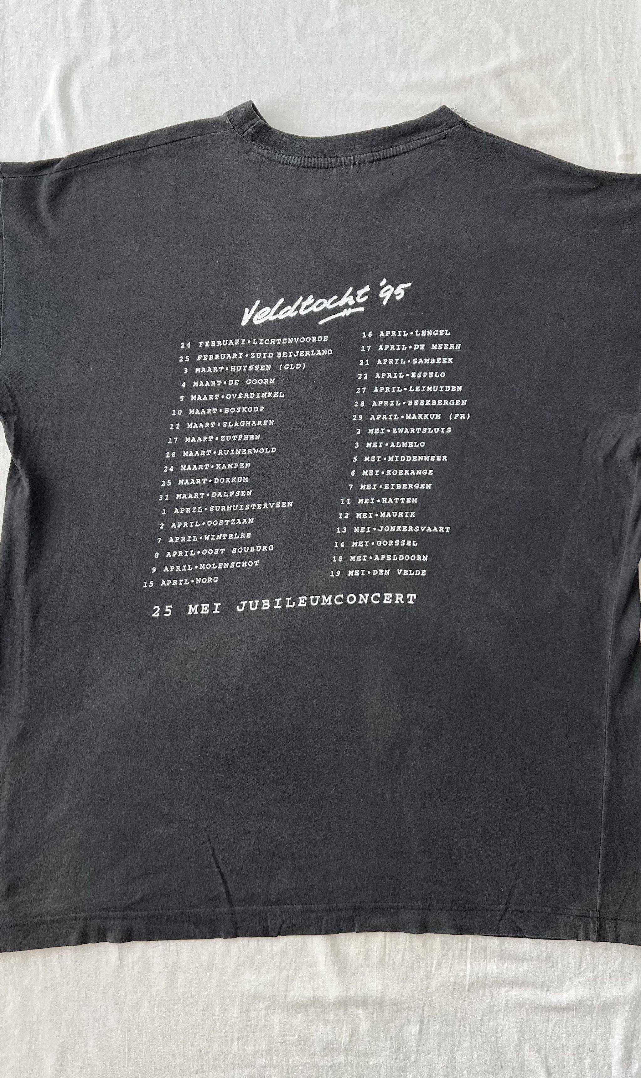 Band Tees Vintage 1995 Normaal 20 Joar Veldtocht Black T-shirt Size US XL / EU 56 / 4 - 16 Thumbnail