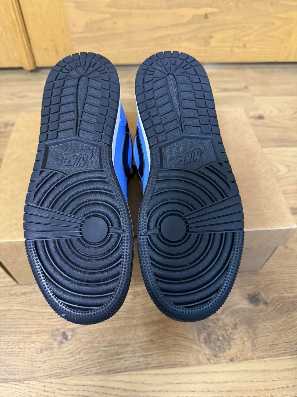 Jordan Brand Air Jordan 1 low SE “University blue” Size 6y Size US 6 / EU 39 - 11 Thumbnail