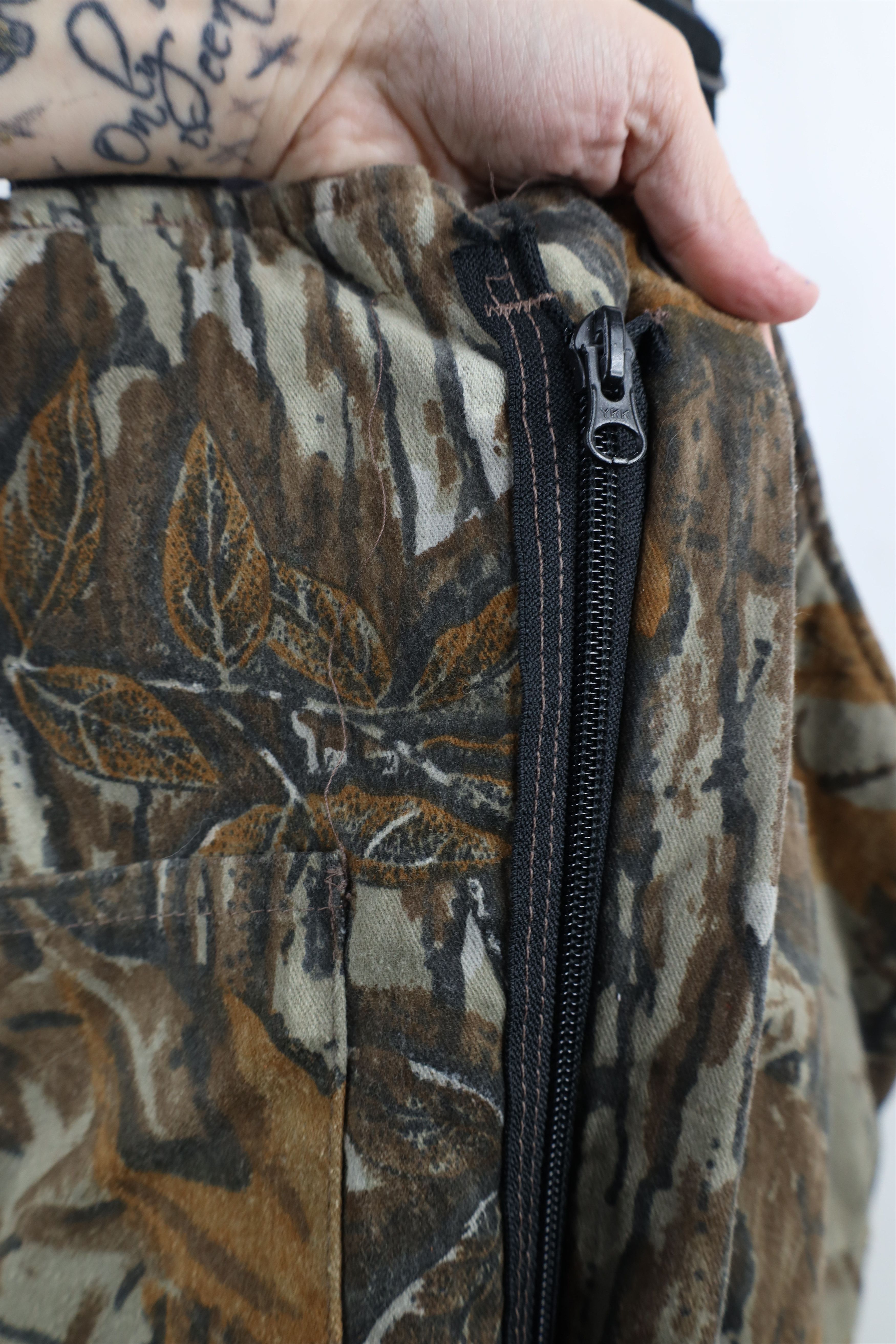 Cabelas × Vintage Vintage 90s Cabelas Realtree Camouflage Quilted Overalls Size US 36 / EU 52 - 8 Thumbnail