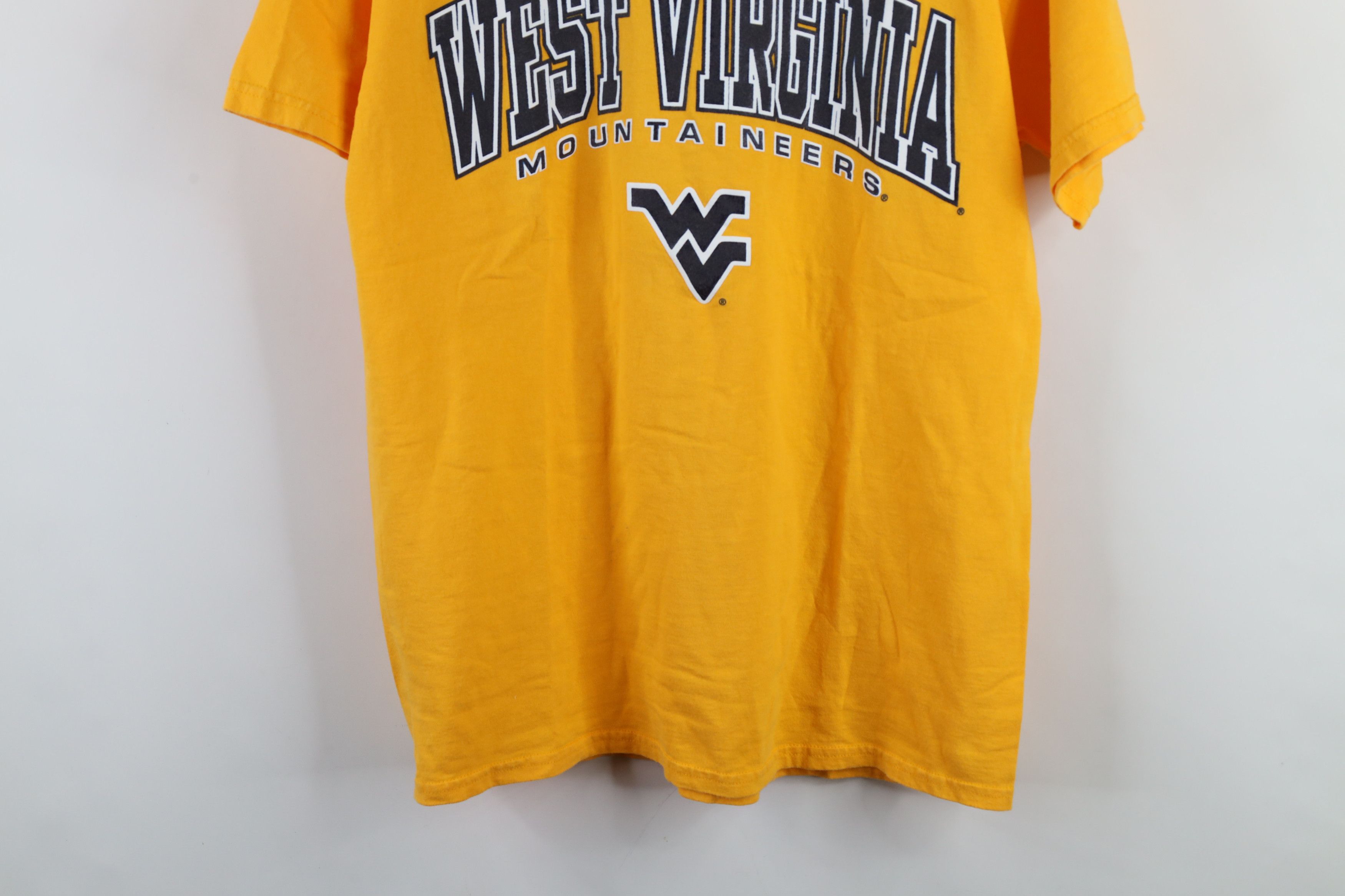 Vintage Vintage 90s West Virginia University Short Sleeve T-Shirt Size US L / EU 52-54 / 3 - 3 Thumbnail