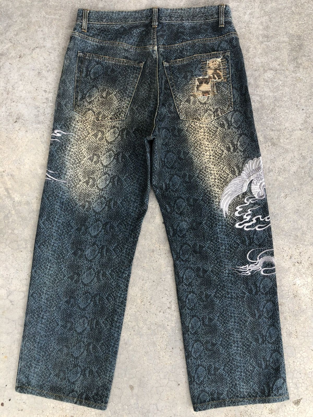 Karakuri Tamashii Karakuri Tamashii Embroidered Snake Skin Size US 32 / EU 48 - 2 Thumbnail