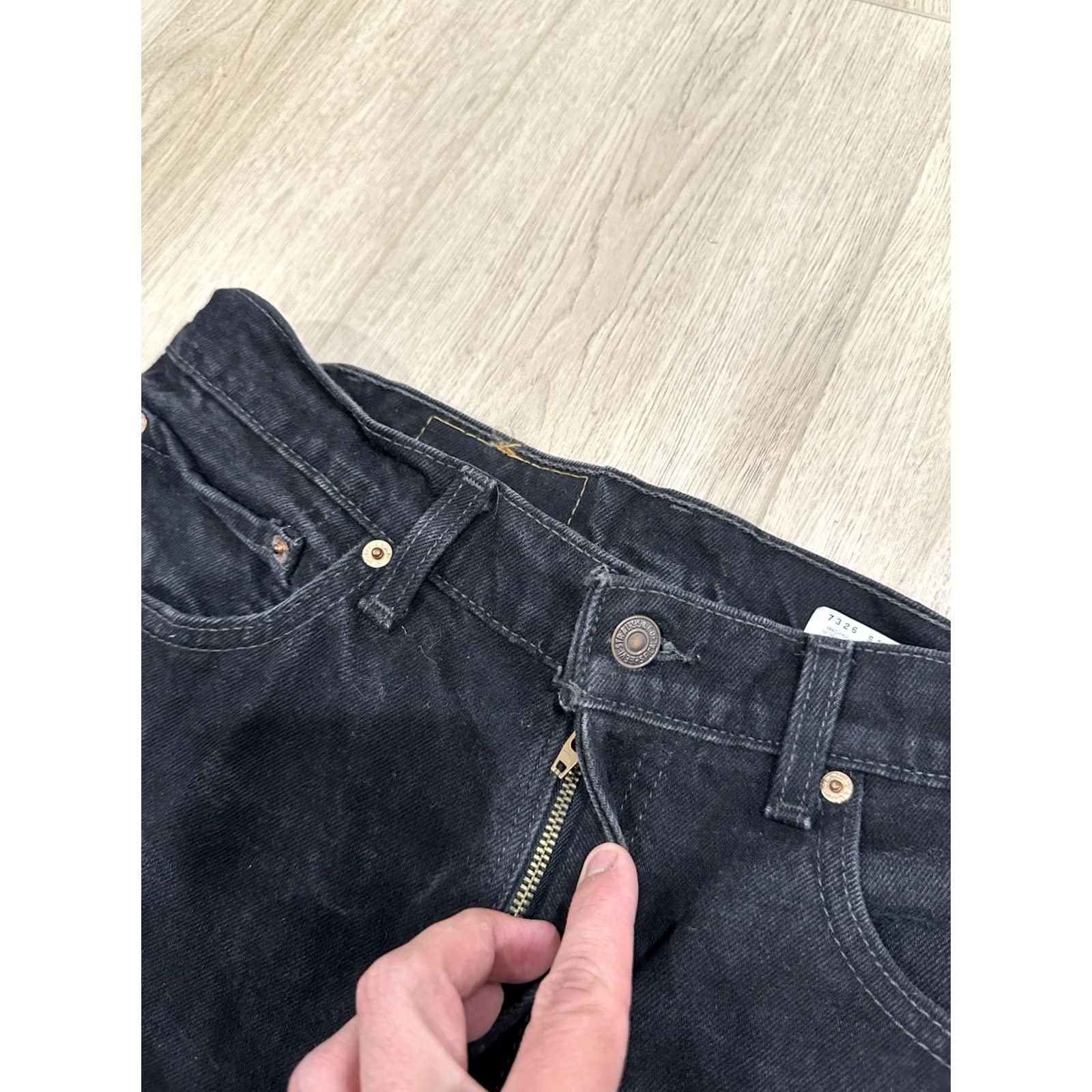 Levi's VINTAGE Levi's 550 Jeans Mens 33x32 Black Denim Relaxed Fit USA 90s 2000s 5-Pocket N/A Size US 33 - 5 Thumbnail