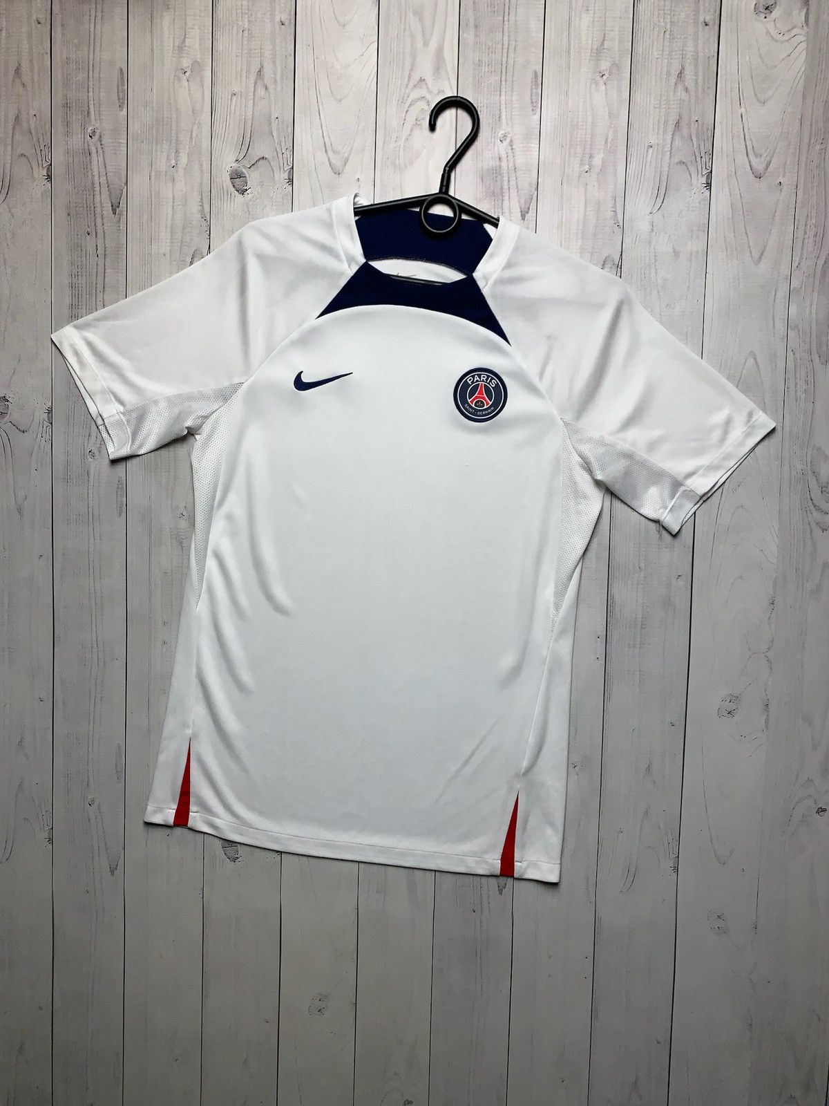 Nike × Vintage Vintage Nike Paris Soccer Jersey size S white logo Size US S / EU 44-46 / 1 - 1 Thumbnail