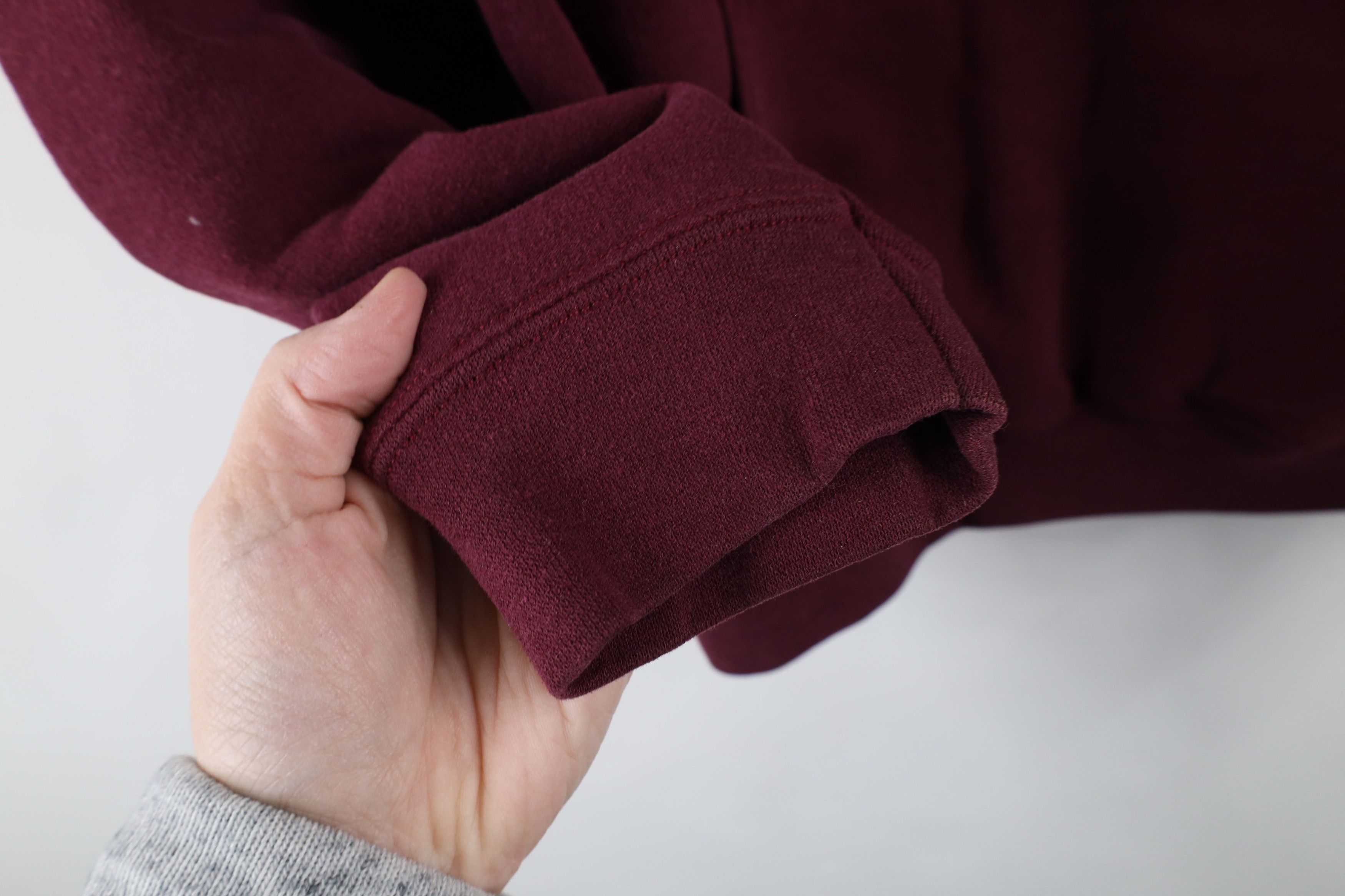 Vintage Vintage Y2K Jeep Motors Spell Out Hoodie Sweatshirt Maroon Size US M / EU 48-50 / 2 - 11 Thumbnail