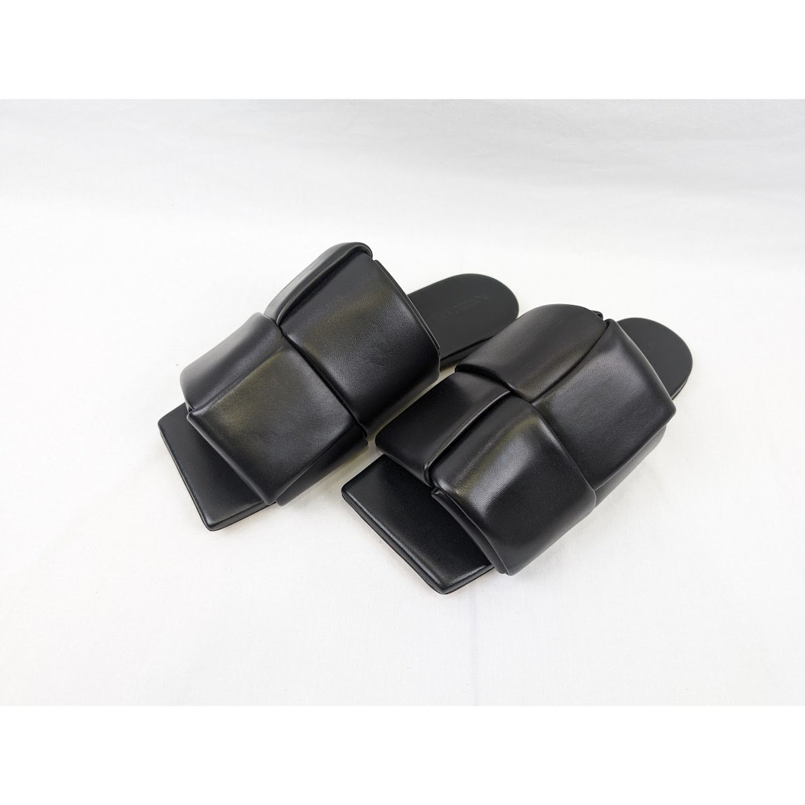 Bottega Veneta o1rshd1 Nappa Lagoon Leather Sandals in Black Size US 10 / EU 43 - 13 Thumbnail