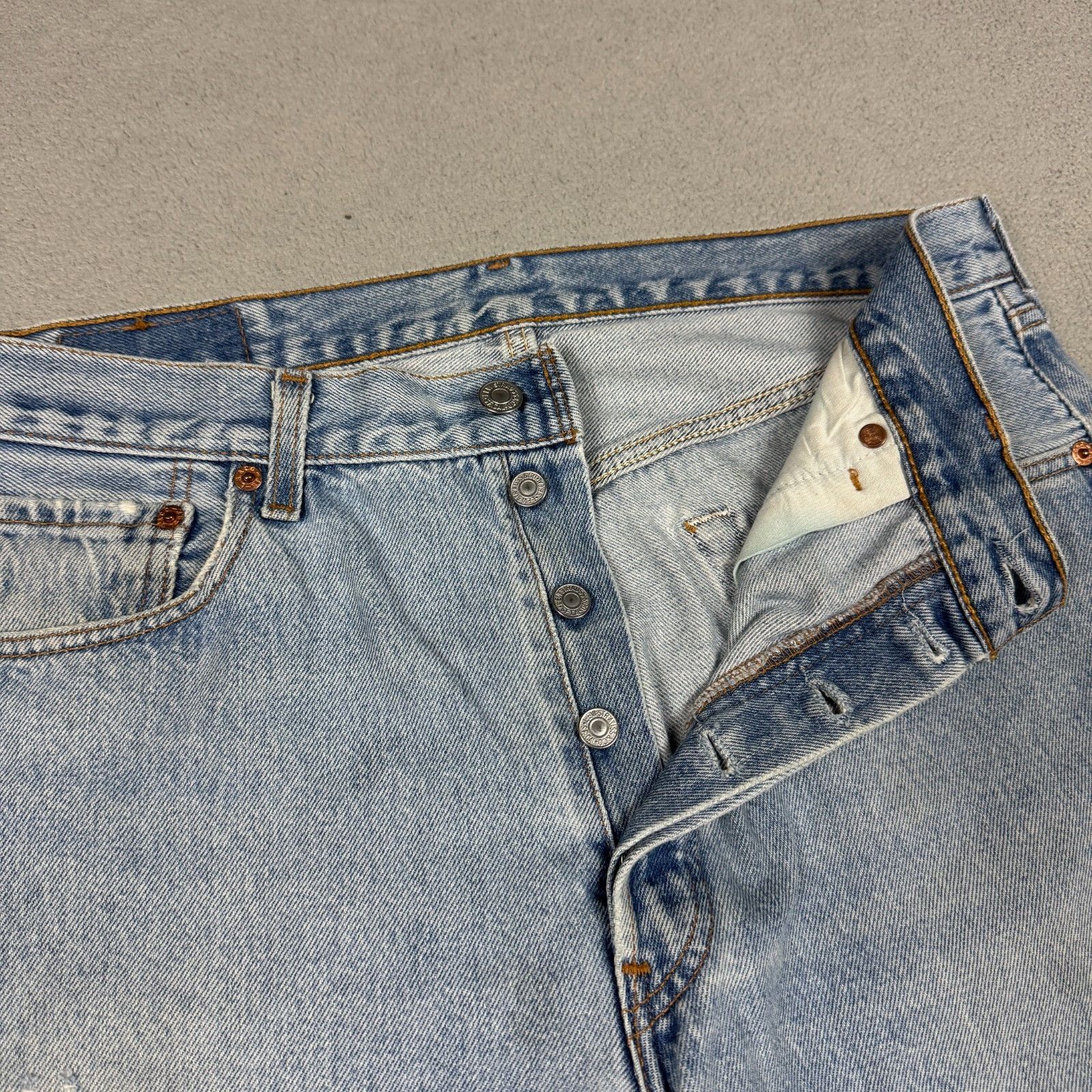 Levi's VTG Levi's 501 W34 L34 Light Wash Blue Denim Grunge Size US 34 / EU 50 - 2 Thumbnail