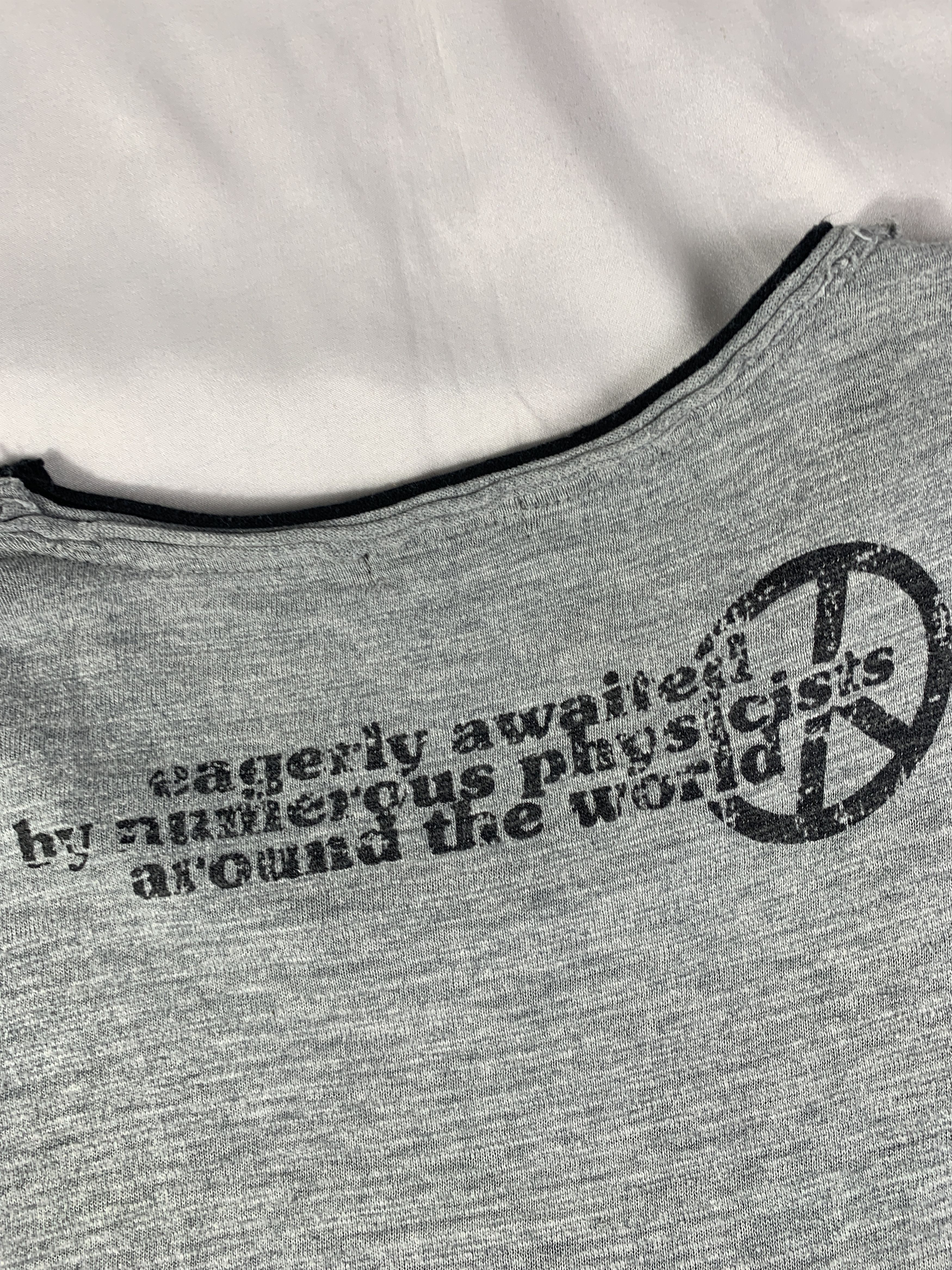 Japanese Brand 2000s Sweet Agnes Gray Peace Quotes Tee (S) Size S / US 4 / IT 40 - 6 Thumbnail