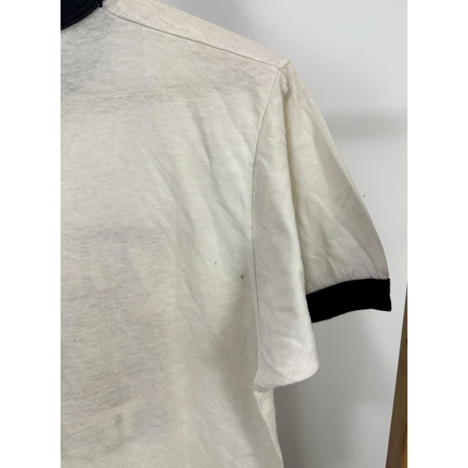 Vintage VTG 80s John Henry Plug Tobacco Bluegrass 1986 Ringer Paper Thin T-Shirt Size L Shirt Mens White Nike Size US L / EU 52-54 / 3 - 8 Thumbnail