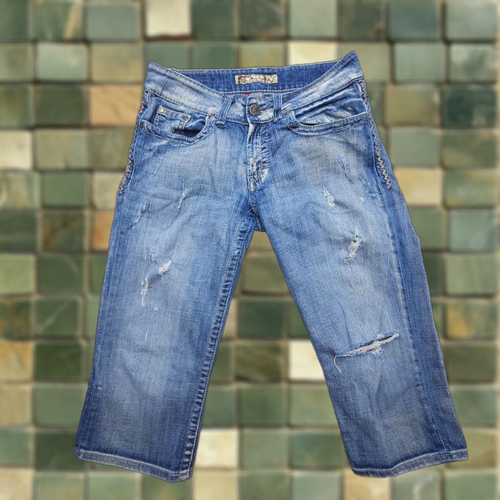 Vintage Buckle BKE Culture Capri Jeans Blue Distressed Low Rise 28 Regular Women Jeans Capris 5-Pocket Denim Capris Size 28" / US 6 / IT 42 - 1 Thumbnail