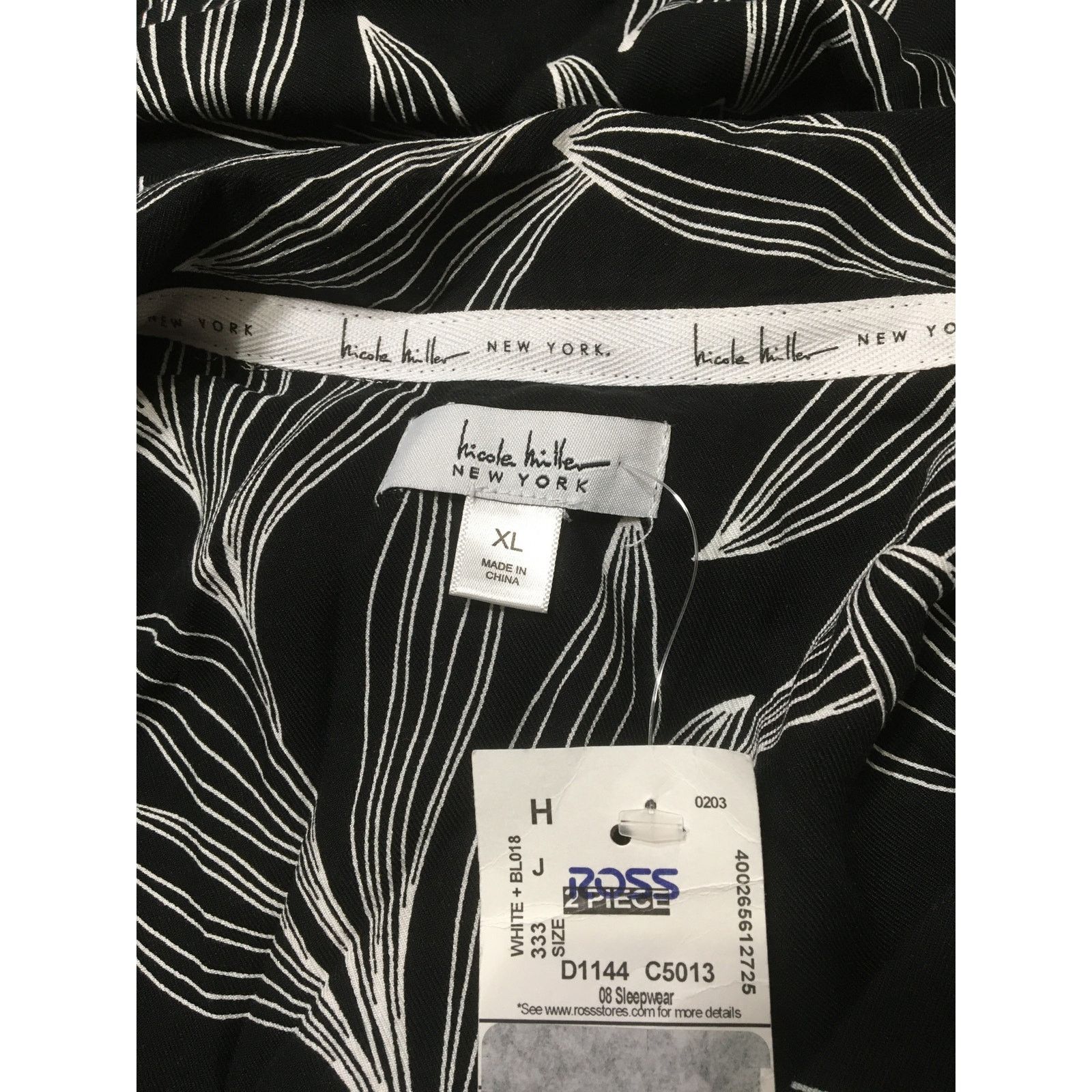 Nicole Miller NWT Nicole Miller XL Button Up Collared SS Black & White Top Size XL / US 12-14 / IT 48-50 - 3 Thumbnail