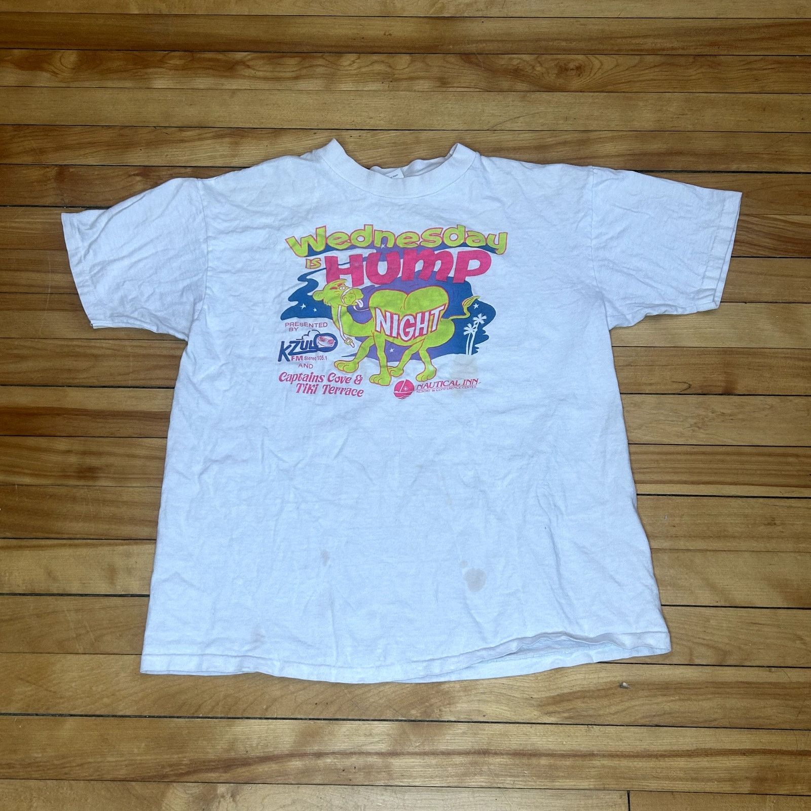 Hanes Vintage 90s Hump Day T-Shirt Large Size US L / EU 52-54 / 3 - 1 Thumbnail