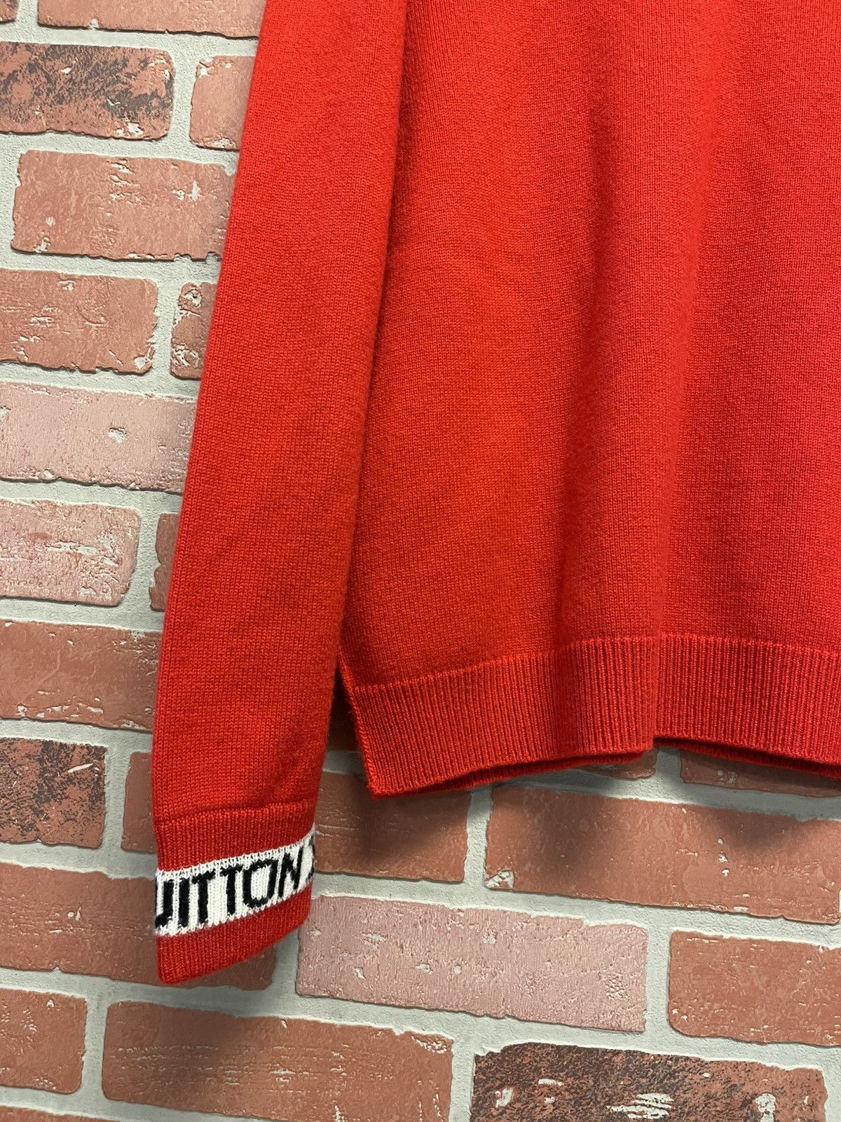 Louis Vuitton Size S - Louis Vuitton Cuffs Cashmere Crewneck Sweater Red Size US S / EU 44-46 / 1 - 5 Thumbnail
