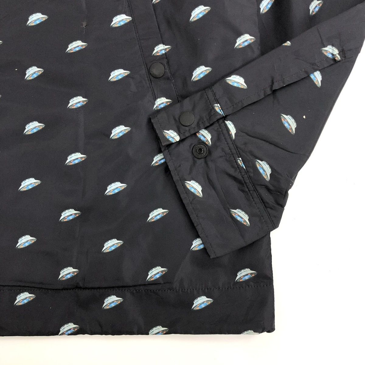 Undercover 2000s John Undercover Ufo Print Monogram Coach Jacket Size US M / EU 48-50 / 2 - 8 Thumbnail