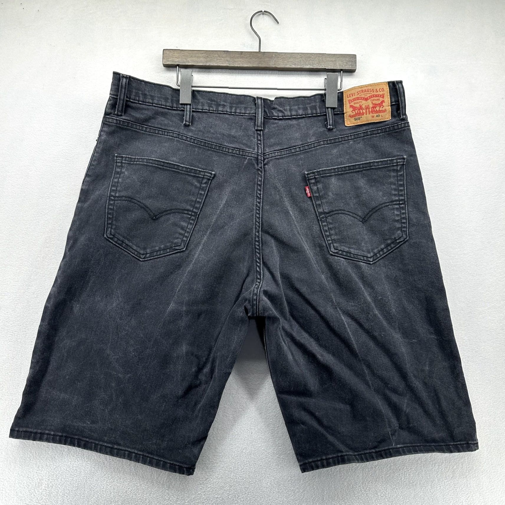 Levi's Levis 569 Bermuda Shorts Mens 40 Gray Denim Relaxed Fit Medium Wash 11 Inseam Casual Pockets Mens Size US 40 / EU 56 - 4 Thumbnail