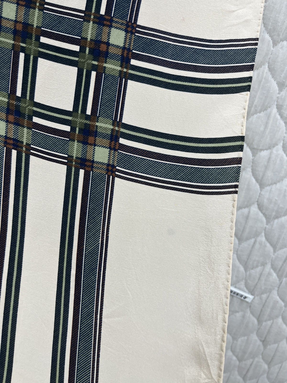 Yves Saint Laurent 🔥🔥🔥STEALS YVES SAINT LAURENT SILK SCARF Size ONE SIZE - 15 Thumbnail