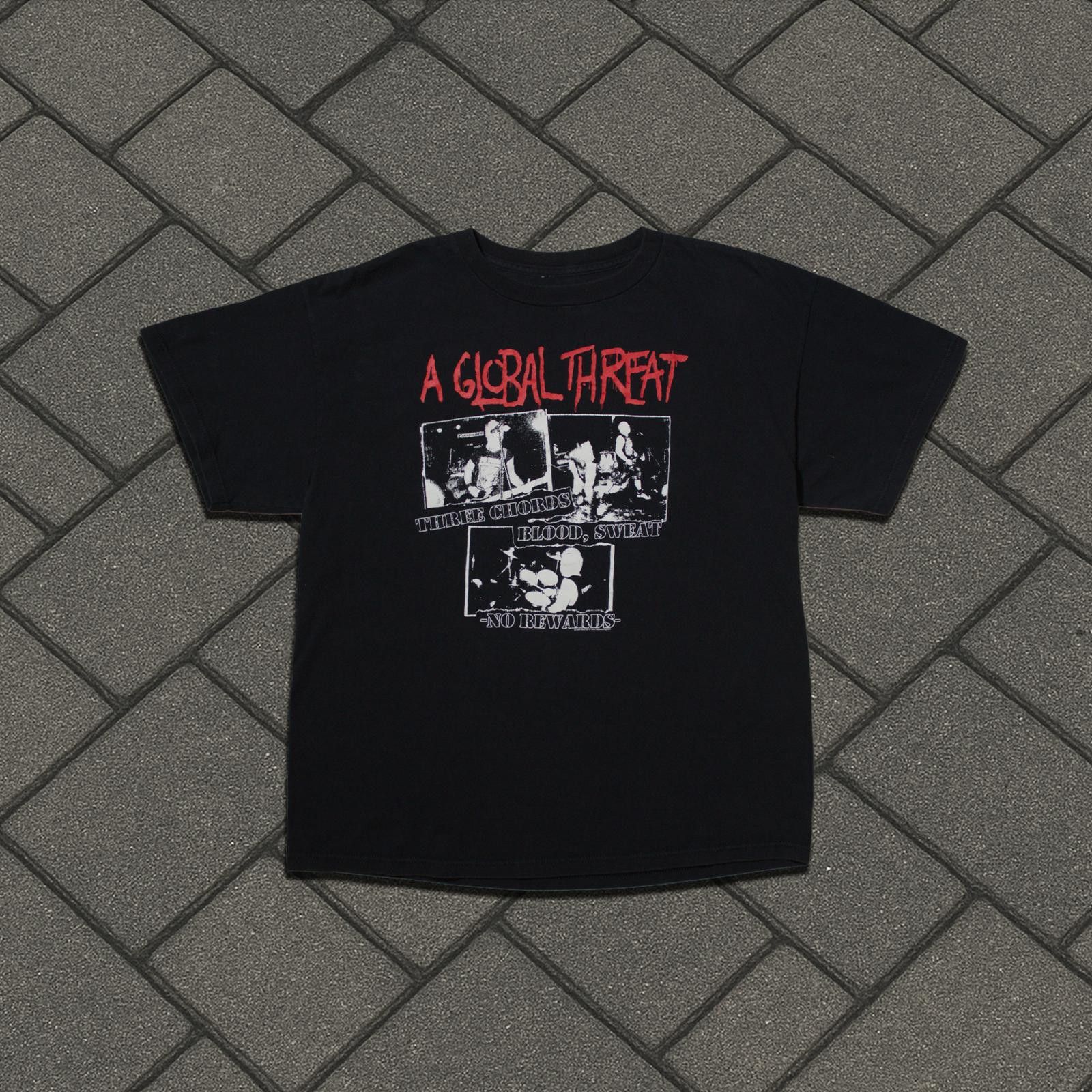 Vintage 2004 A Global Threat Blood Sweat Tee Size US M / EU 48-50 / 2 - 1 Thumbnail