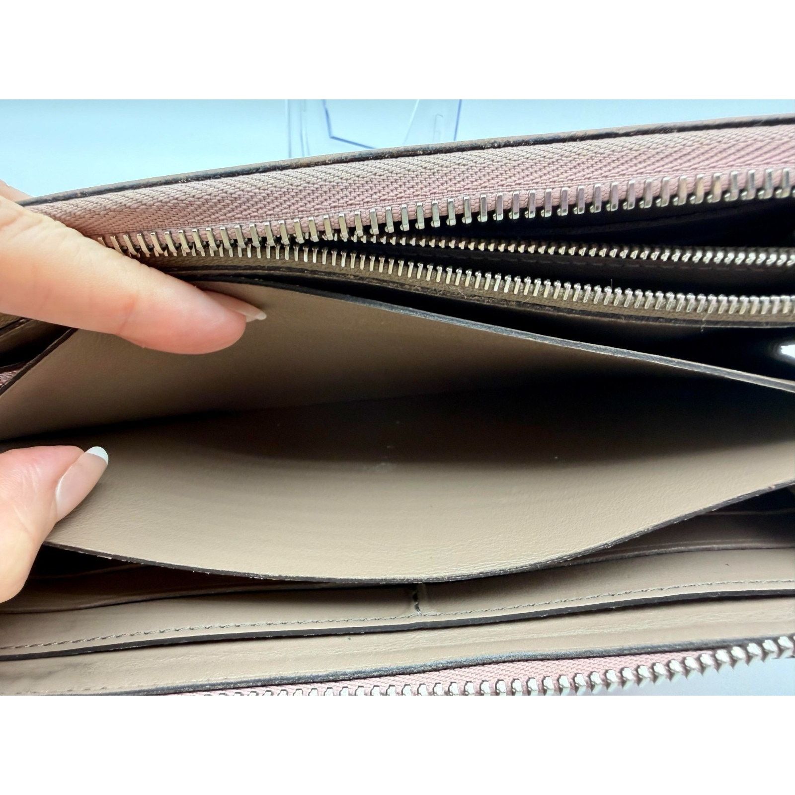 Louis Vuitton LOUIS VUITTON Comete Wallet Magnolia Leather Women's | COA Size ONE SIZE - 9 Thumbnail