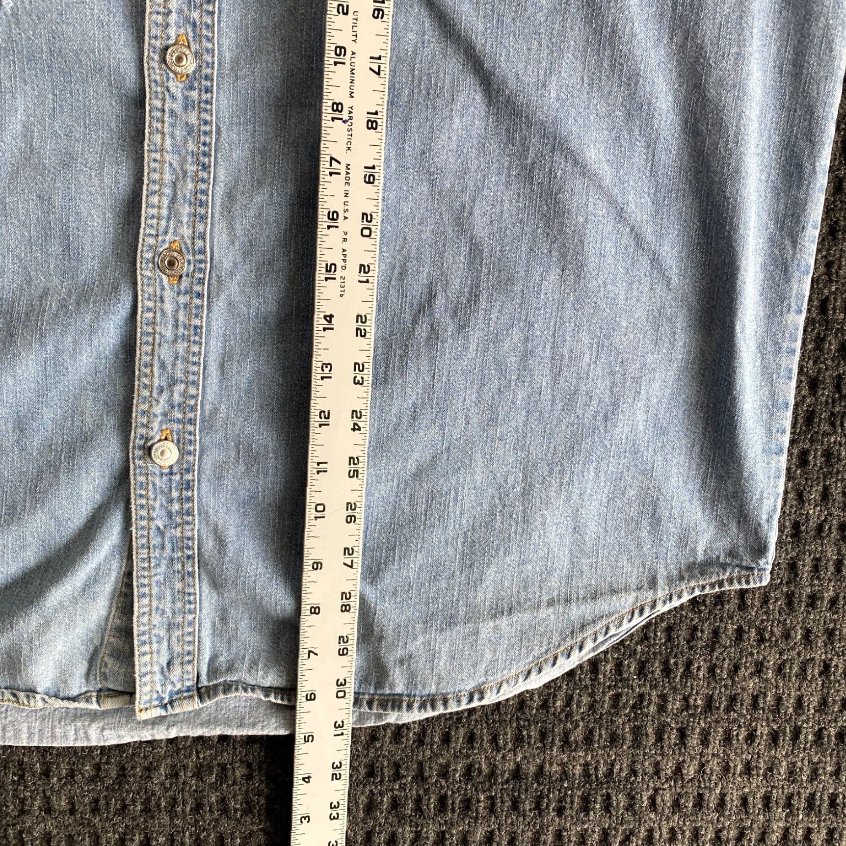 Levi's VINTAGE Levi’s Jeans Red Tab Chambray Denim Button Long Sleeve Shirt 90’s XL Mens Regular Blue Cotton Chambray 90s Biker Retro Rock Jeans Shirt Size US XL / EU 56 / 4 - 5 Thumbnail
