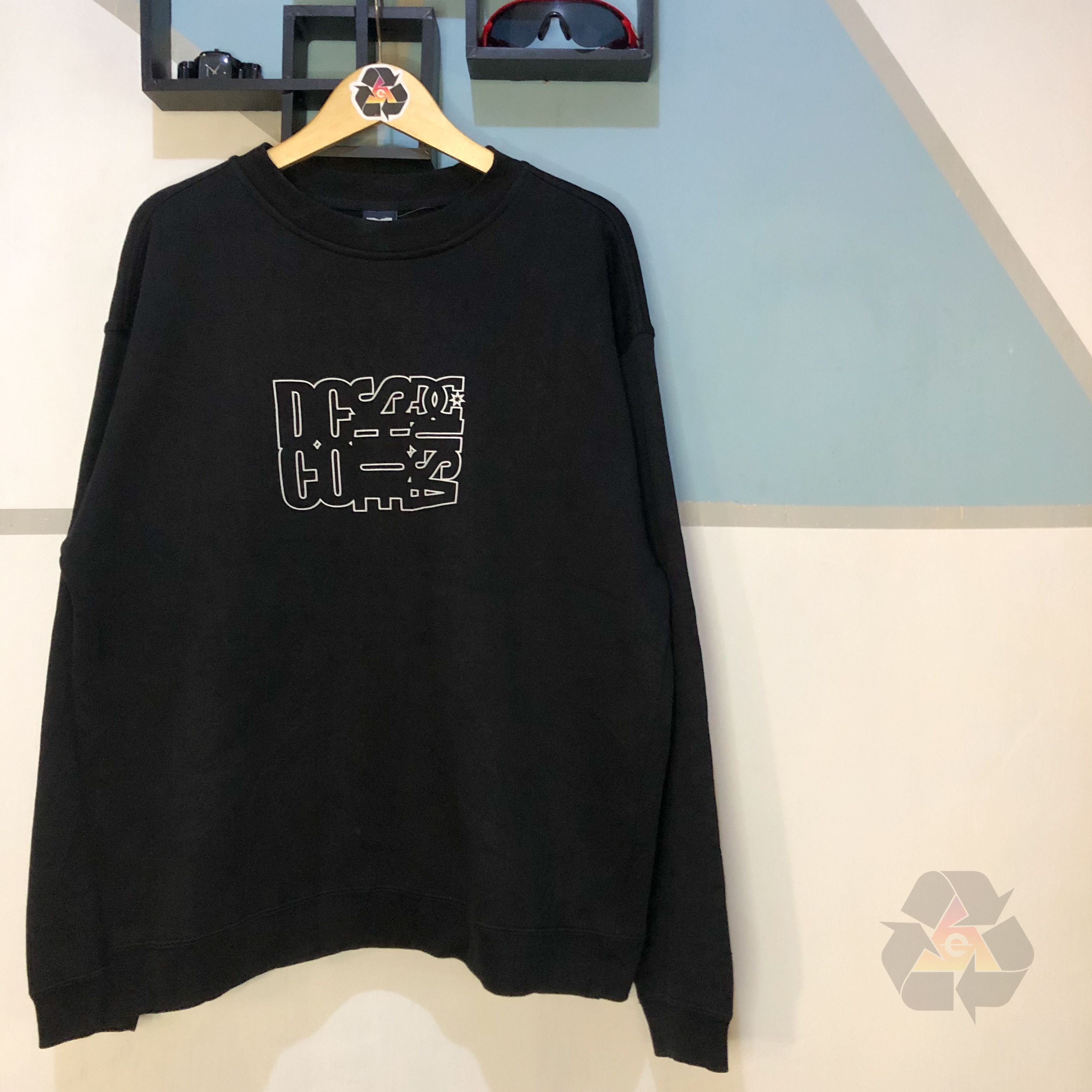 DC DC Shoes Sweatshirt Vintage Skateboard Size US L / EU 52-54 / 3 - 1 Thumbnail