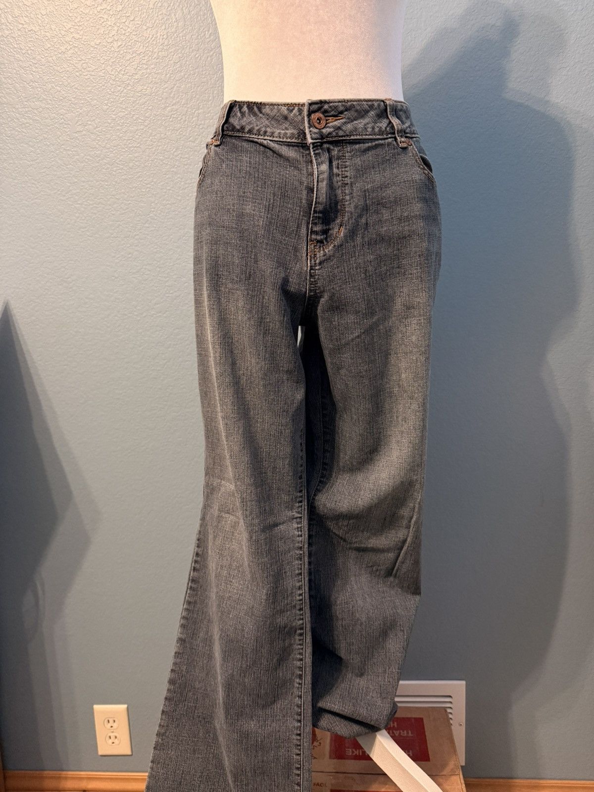 Apt. 9 ApT 9 Distressed size 16 jeans Size 38" / US 16 / IT 52 - 2 Thumbnail