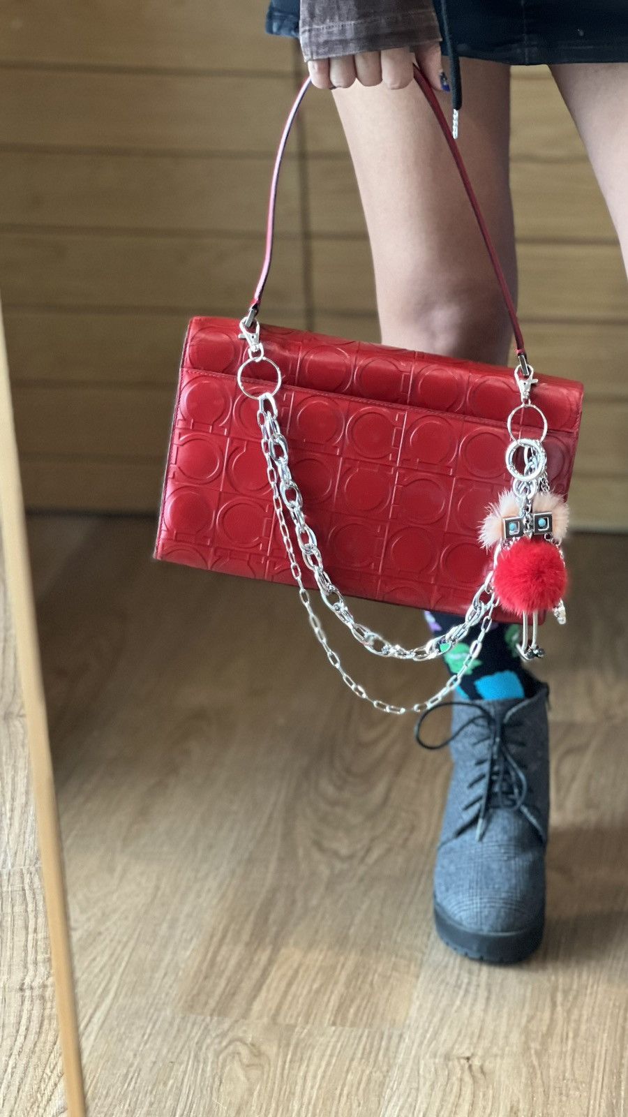 Salvatore Ferragamo Ferragamo Red Gancini Embossed Leather Shoulder Bag Size ONE SIZE - 22 Thumbnail