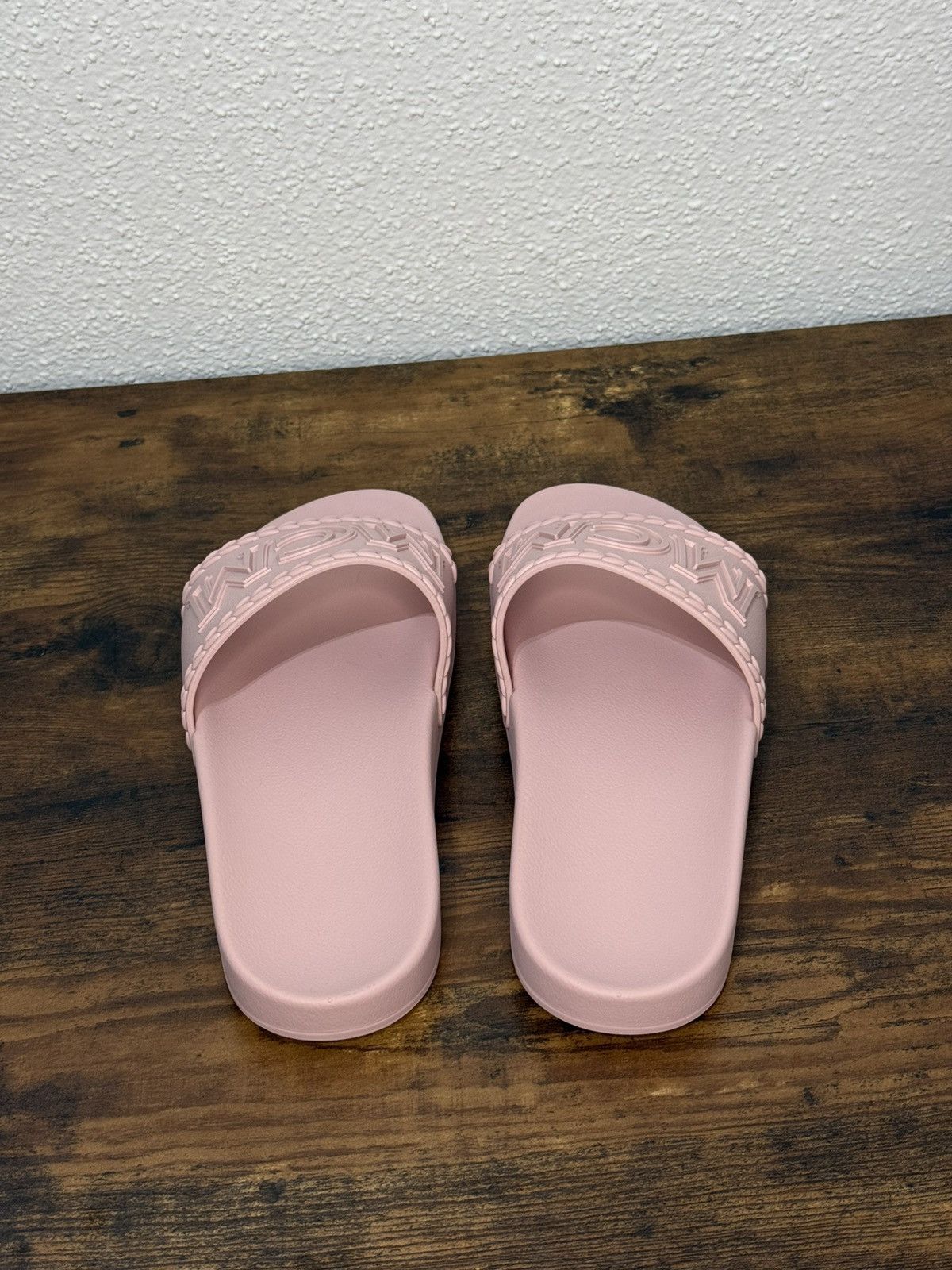 MCM Big Logo Rubber Pink Slides size 8.5 US 39Eu