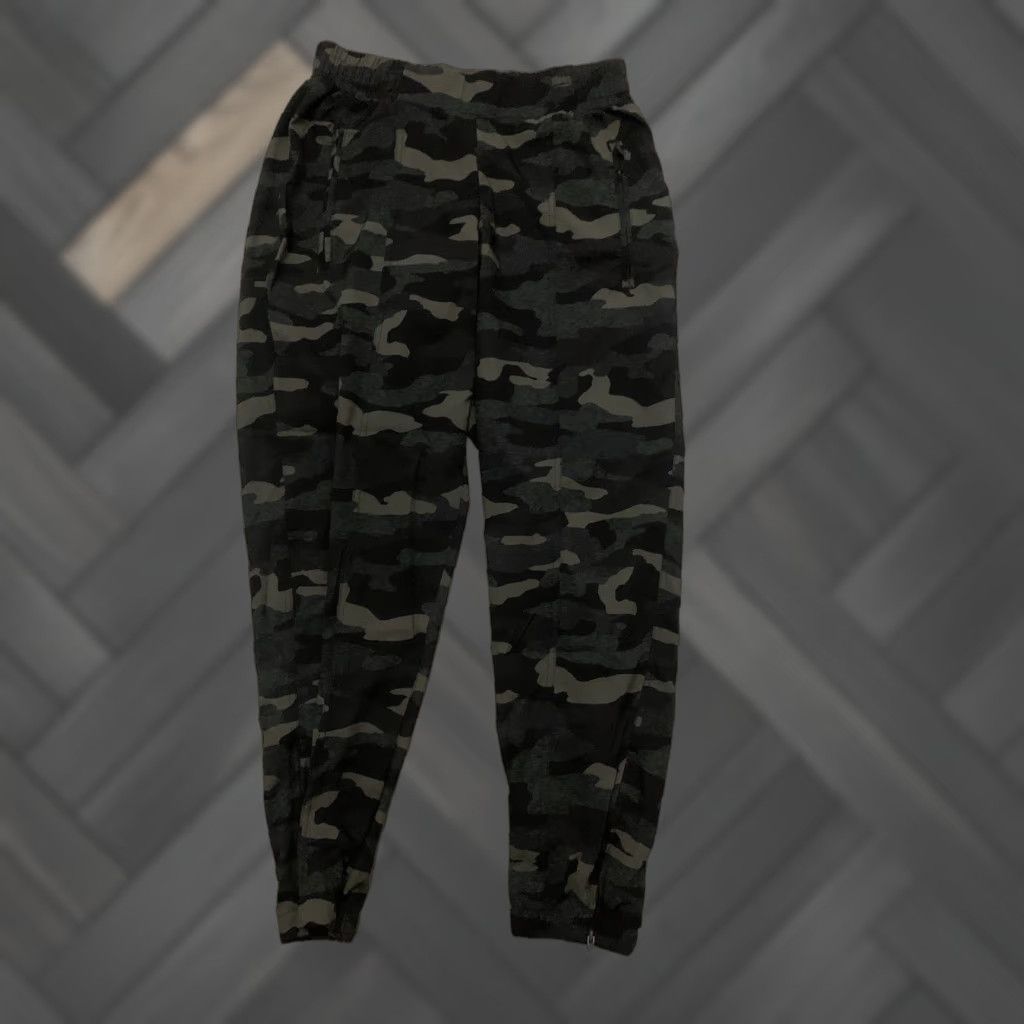 Old Navy Old Navy Active Stretch Tech Jogger Pants Women's Small Army Camouflage Color Size 28" / US 6 / IT 42 - 1 Thumbnail