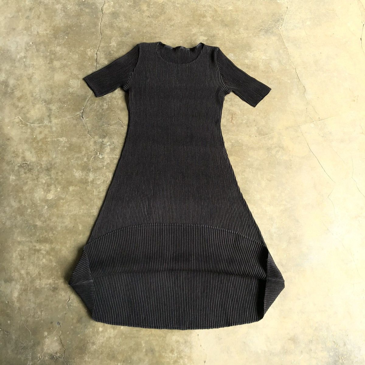 Japanese Brand 2000s Issey Miyake Specchio Pleats Architectural Midi Dress Size M / US 6-8 / IT 42-44 - 3 Thumbnail