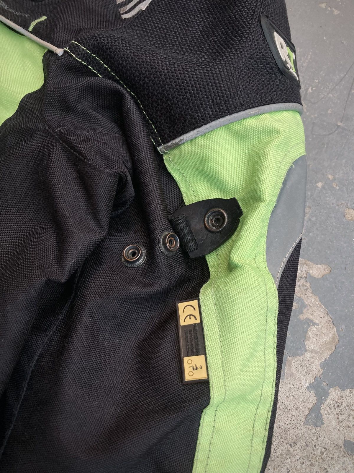Other R7 Racing Jacket w/ Removable Safety Pads & Inner Liner Size US L / EU 52-54 / 3 - 7 Thumbnail