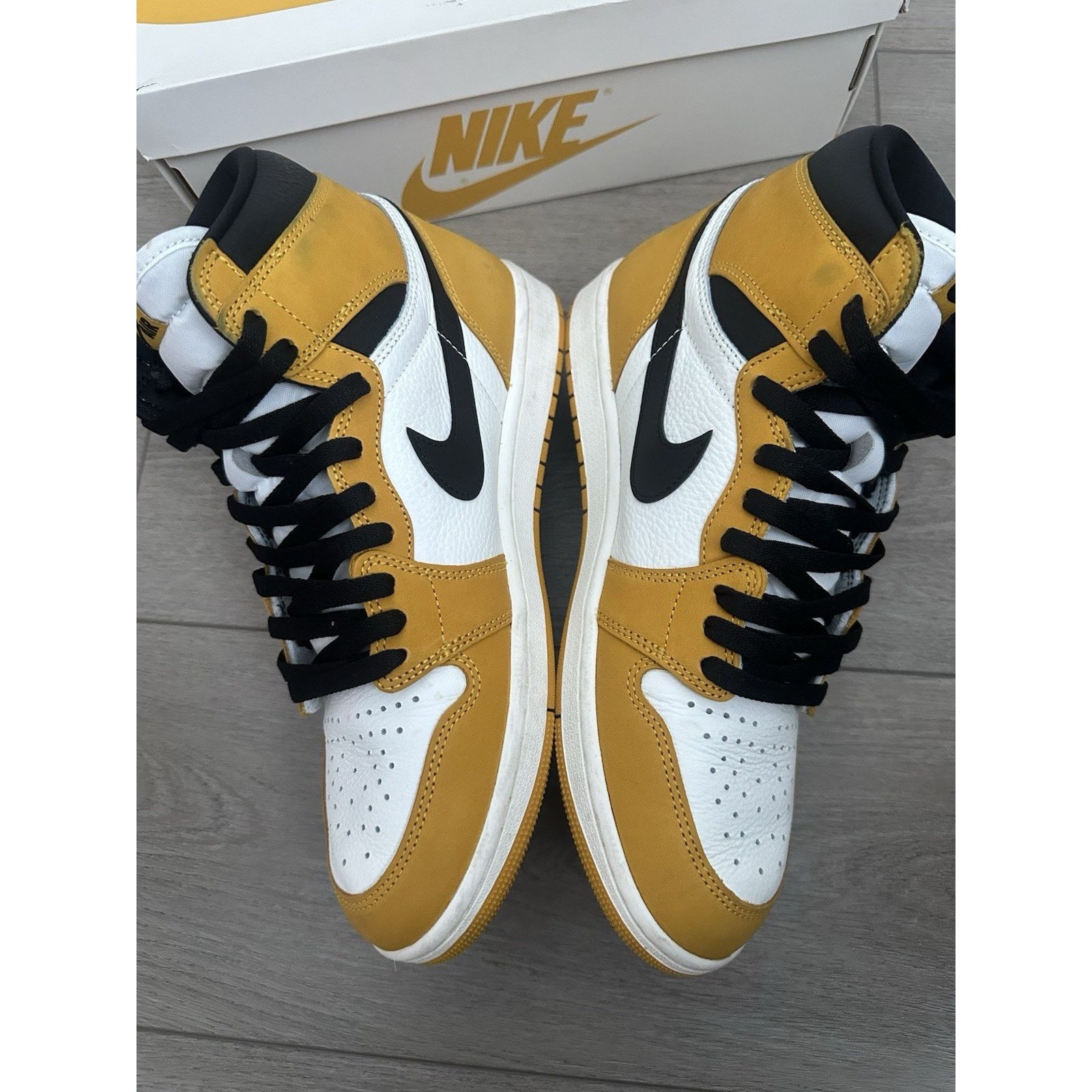 Jordan Brand Nike Air Jordan 1 Retro High OG 'Yellow Ochre” Men's 10.5 Size US 10 / EU 43 - 2 Thumbnail