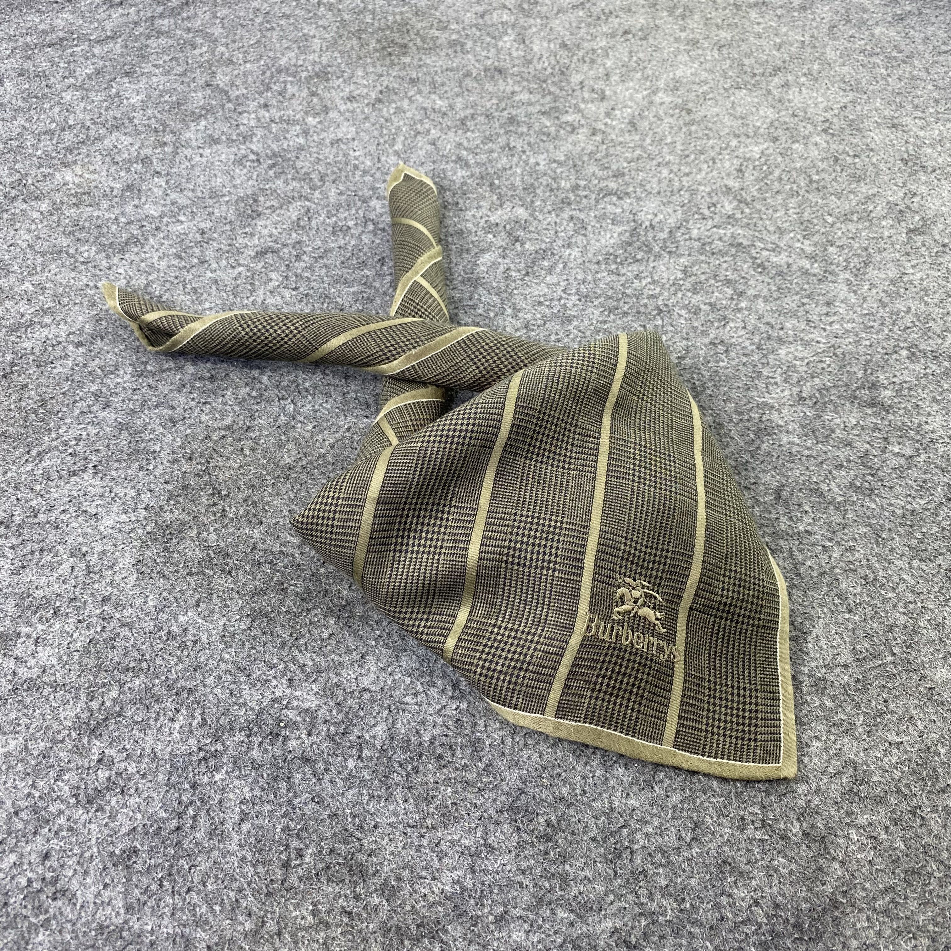 Burberry Burberry Handkerchief / Bandana / Neckerchief-B992 Size ONE SIZE - 1 Thumbnail