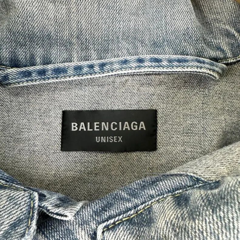 Balenciaga Balenciaga Distressed Washed Off-Shoulder Jacket Size US S / EU 44-46 / 1 - 5 Thumbnail