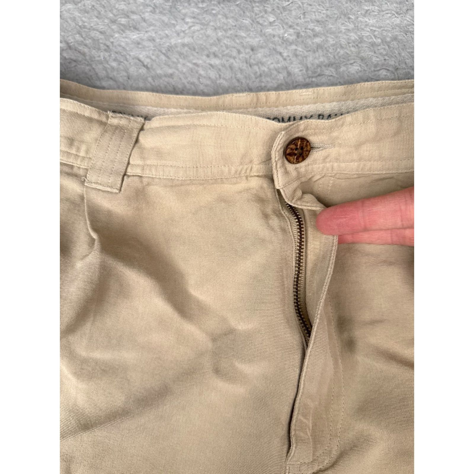 Tommy Bahama Tommy Bahama Shorts Adult 34 Beige 100% Silk Pleated Beach Vacation Resort 34x8 Size US 34 / EU 50 - 6 Thumbnail